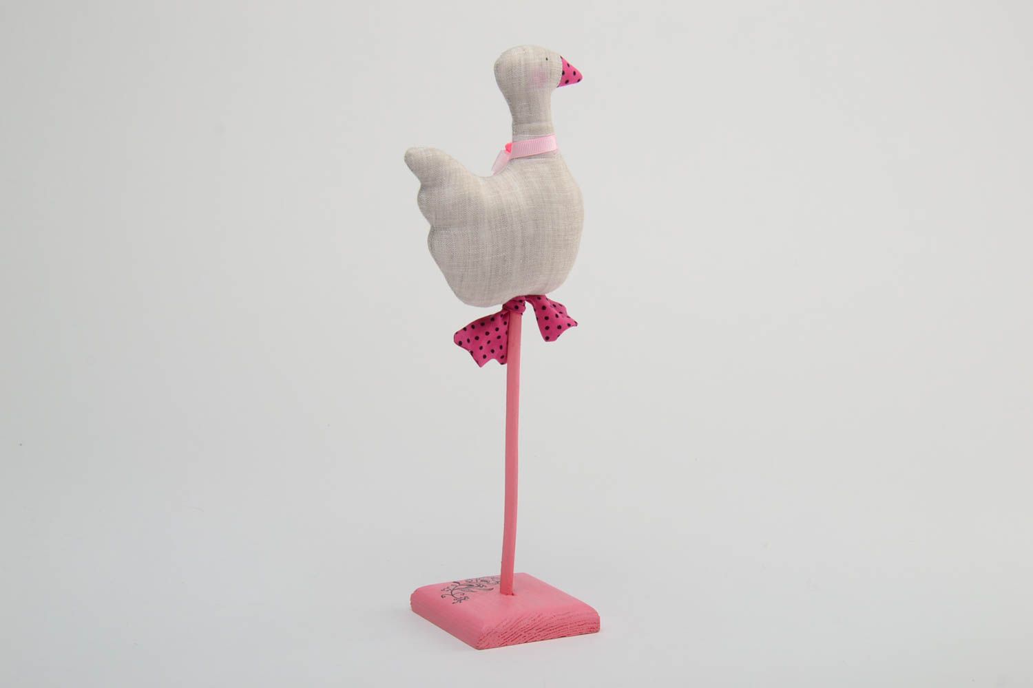 Statuette canard en tissu sur support en bois rose faite main avec peinture photo 4