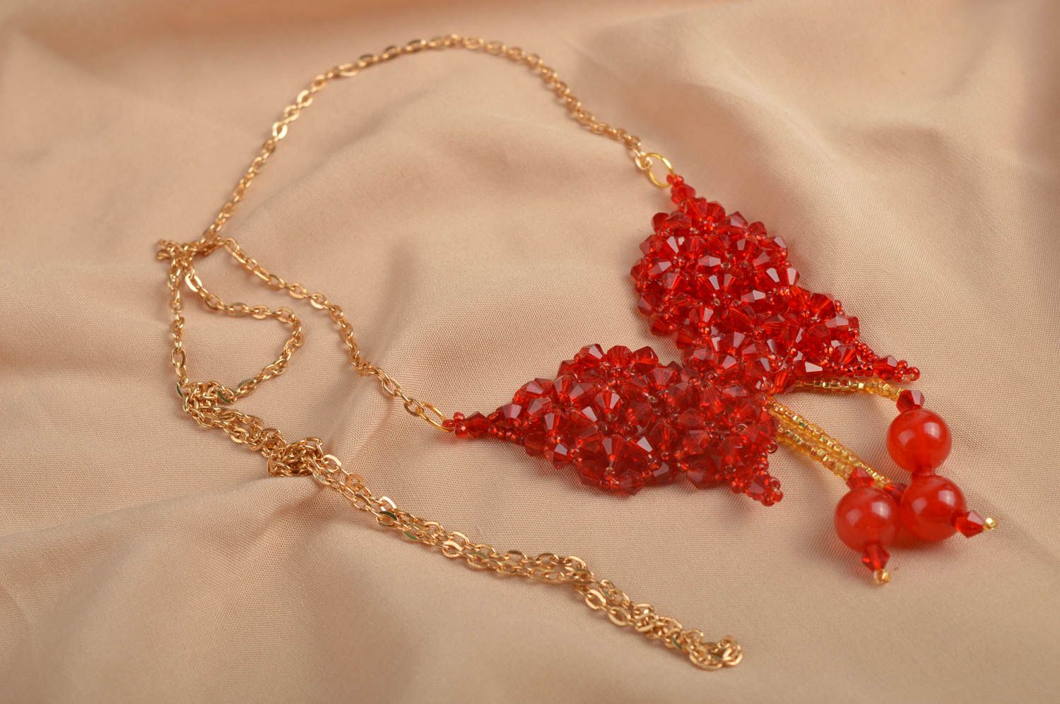 Red handmade beaded pendant necklace fashion accessories necklace design photo 1