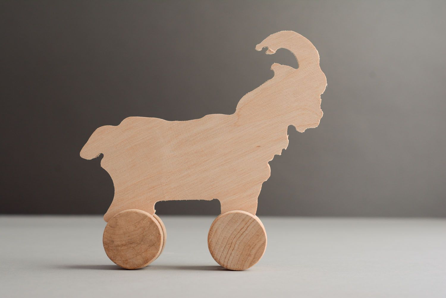 Wooden blank toy with wheels photo 1