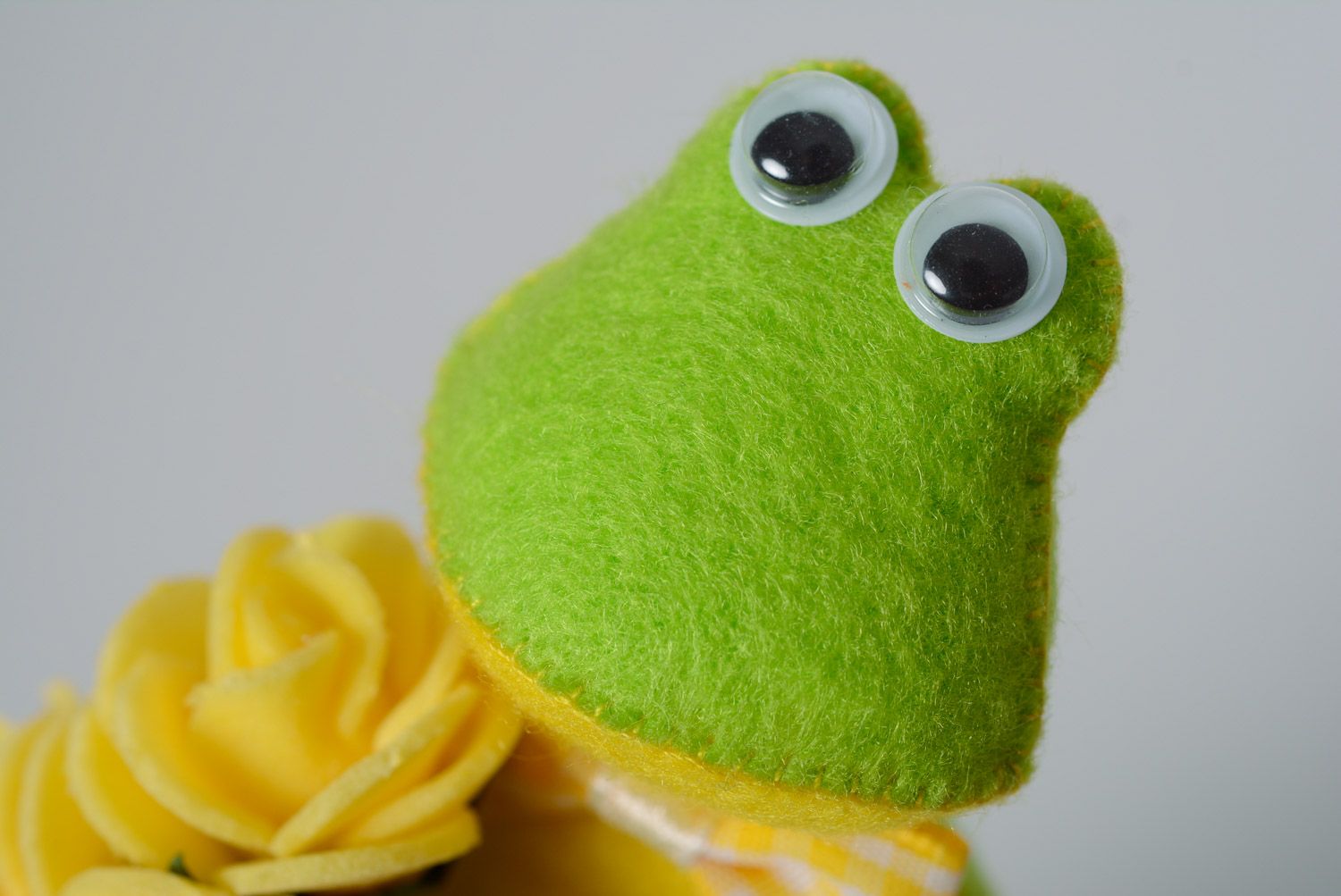 Handmade designer soft yellow-green toy frog made of felt present for baby photo 2