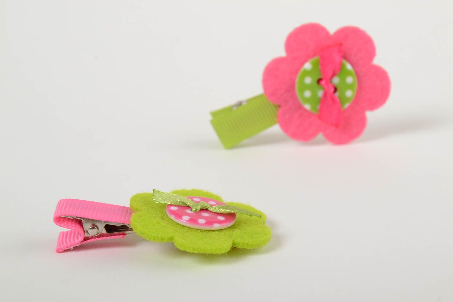 Set of handmade hair clips made of rep ribbons and fleece with flowers 2 pieces photo 3