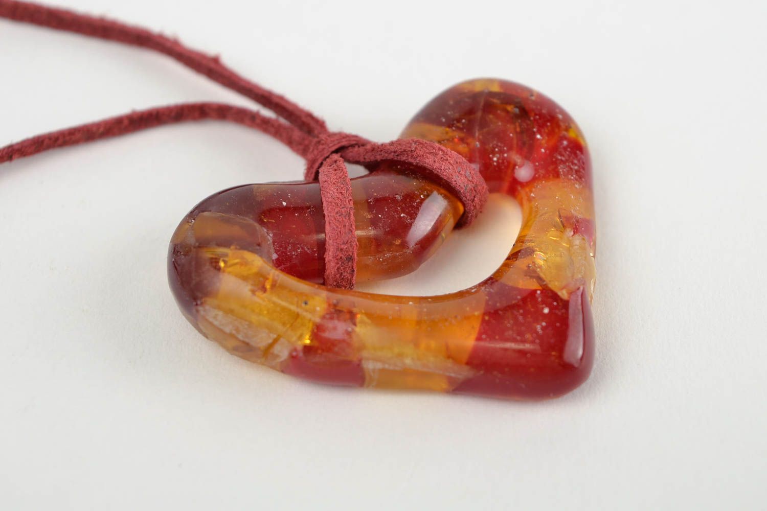 Pendentif en verre Bijou fait main coeur lacet rouge en cuir Accessoire femme photo 3