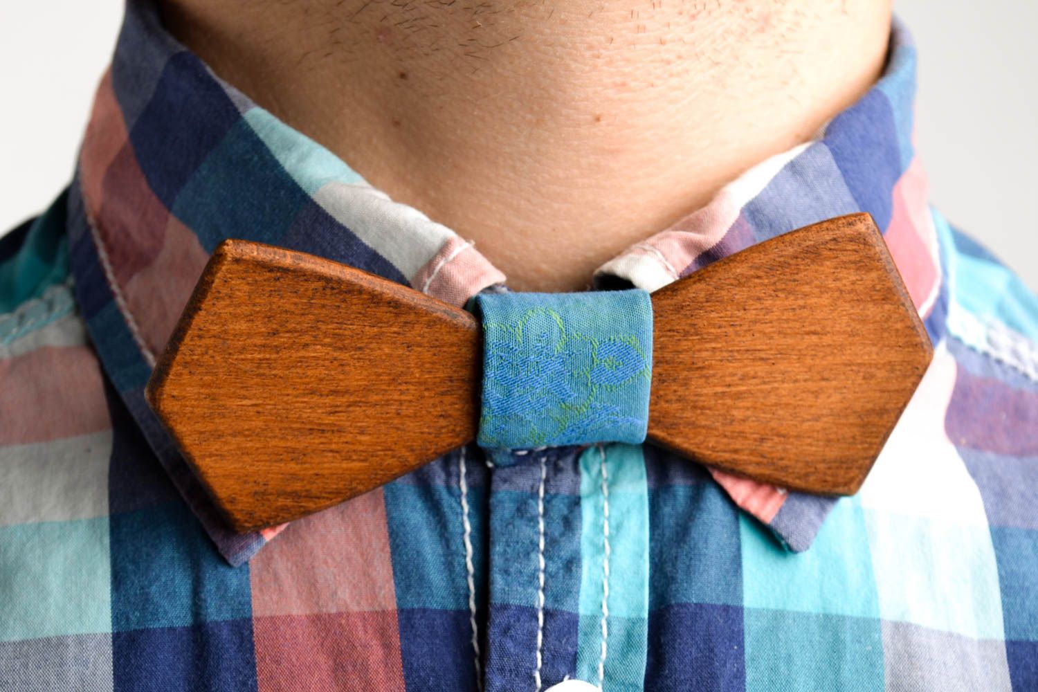 Corbata de lazo azul de madera artesanal pajarita moderna accesorio unisex foto 1