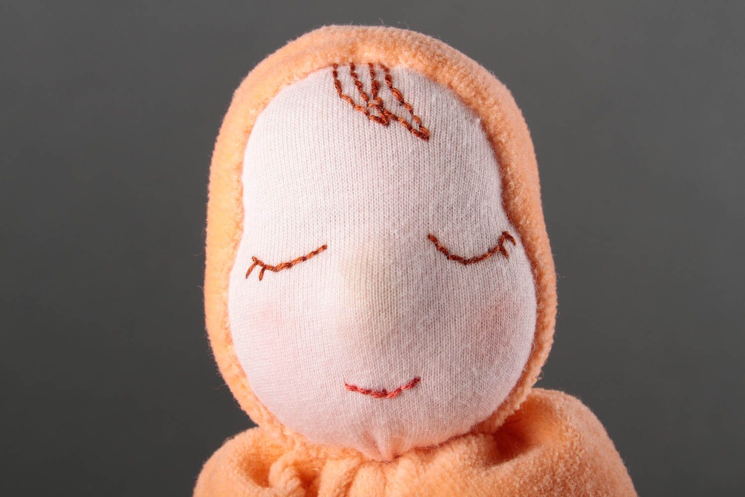 Кукла ручной работы подарок ребенку мягкая игрушка из ткани симпатичная фото 4