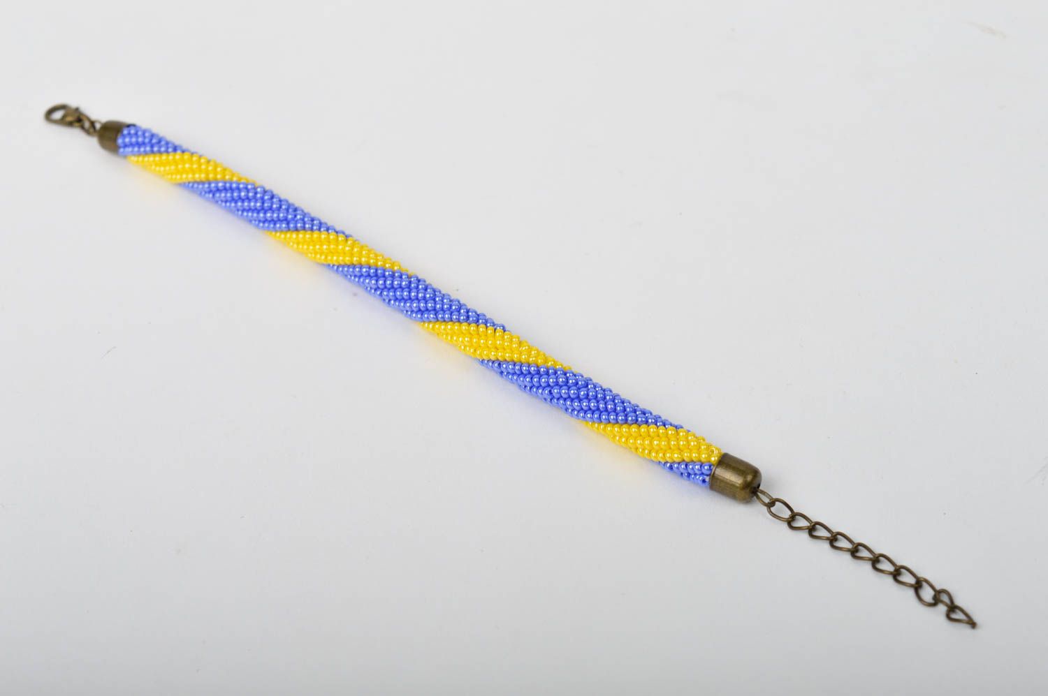 Бисерный жгут украшение ручной работы бижутерия из бисера браслет желто-голубой фото 3