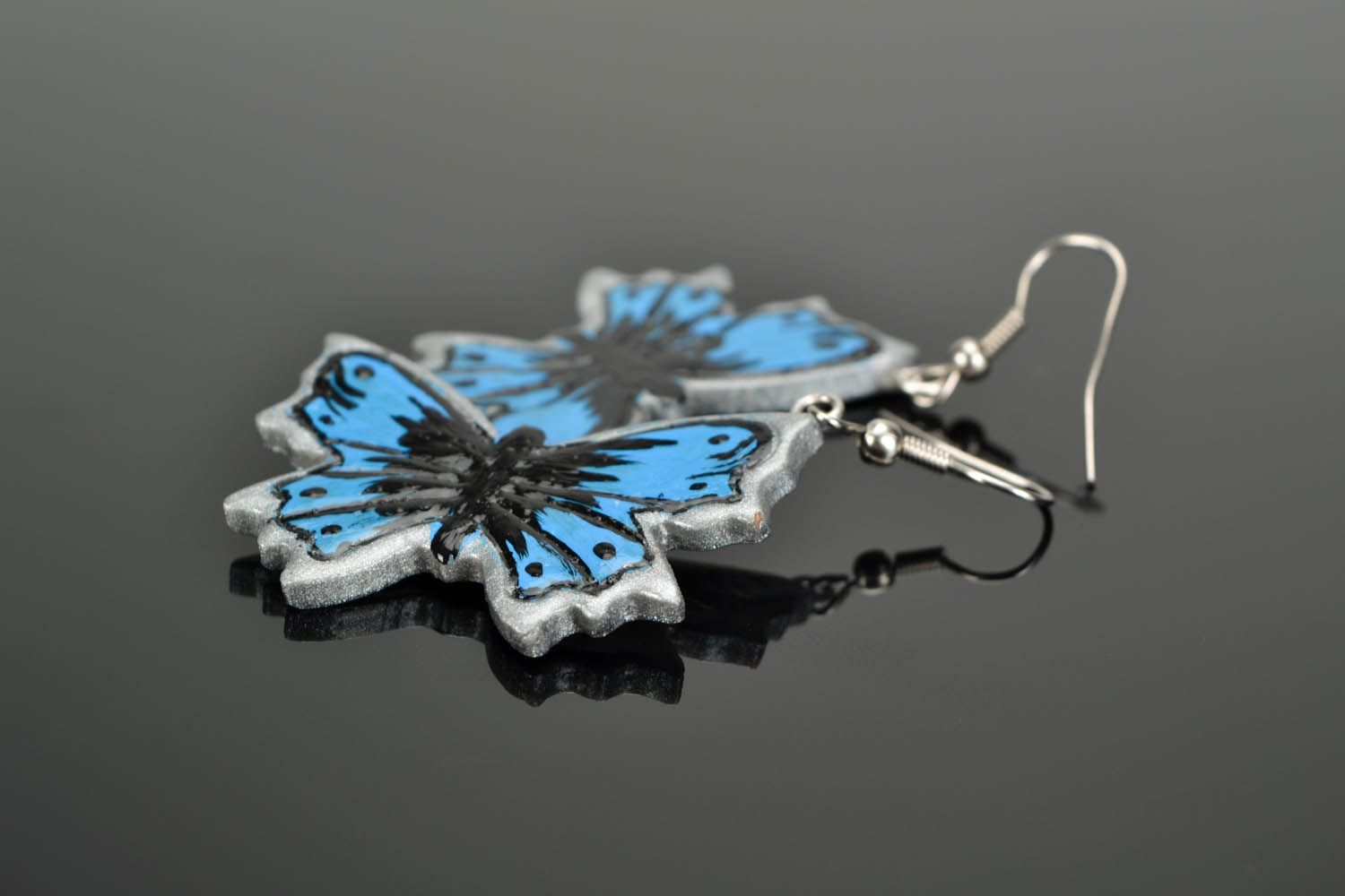 Boucles d'oreilles papillons bleus en pâte polymère  photo 1