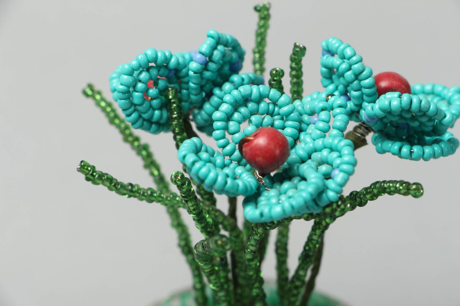 Fleurs en perles de rocaille décoratives faites main petites belles orignales photo 3