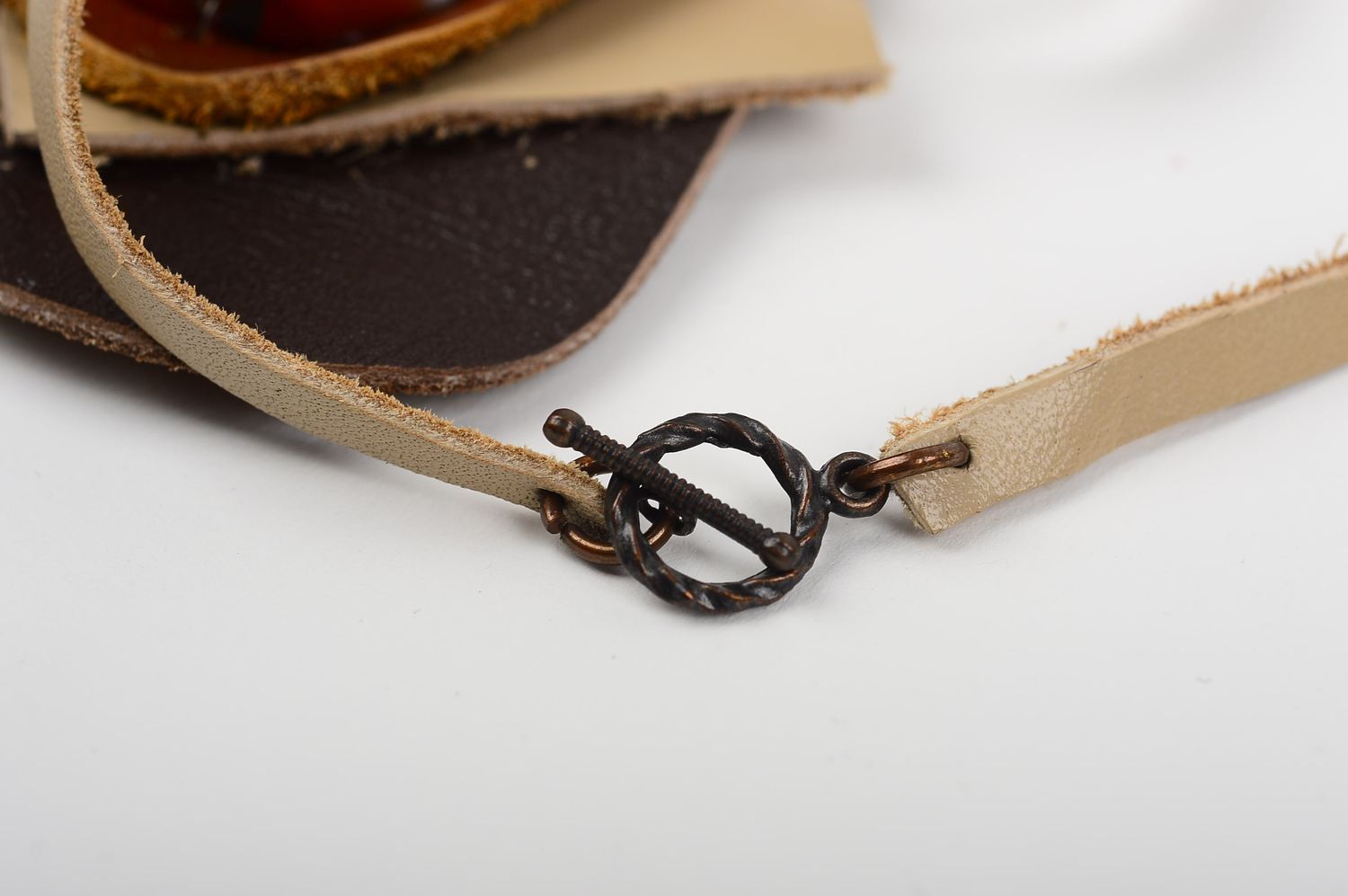 Кожаное колье украшение ручной работы коричневое колье с натуральным камнем фото 5