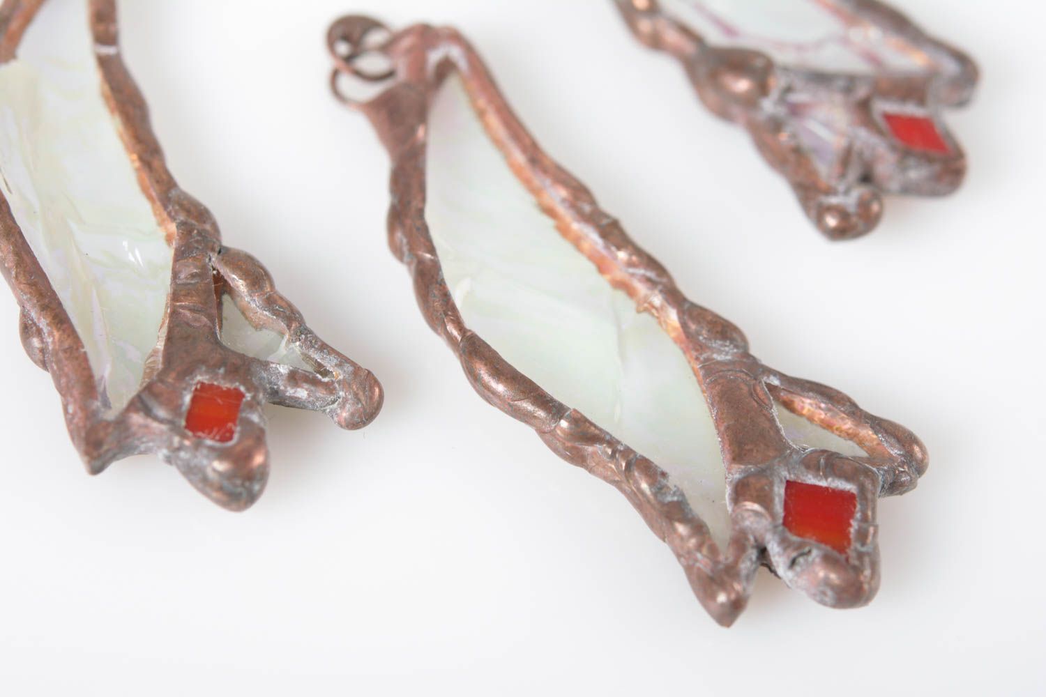 Boucles d'oreilles et pendentif en verre transparent et métal faits main photo 3