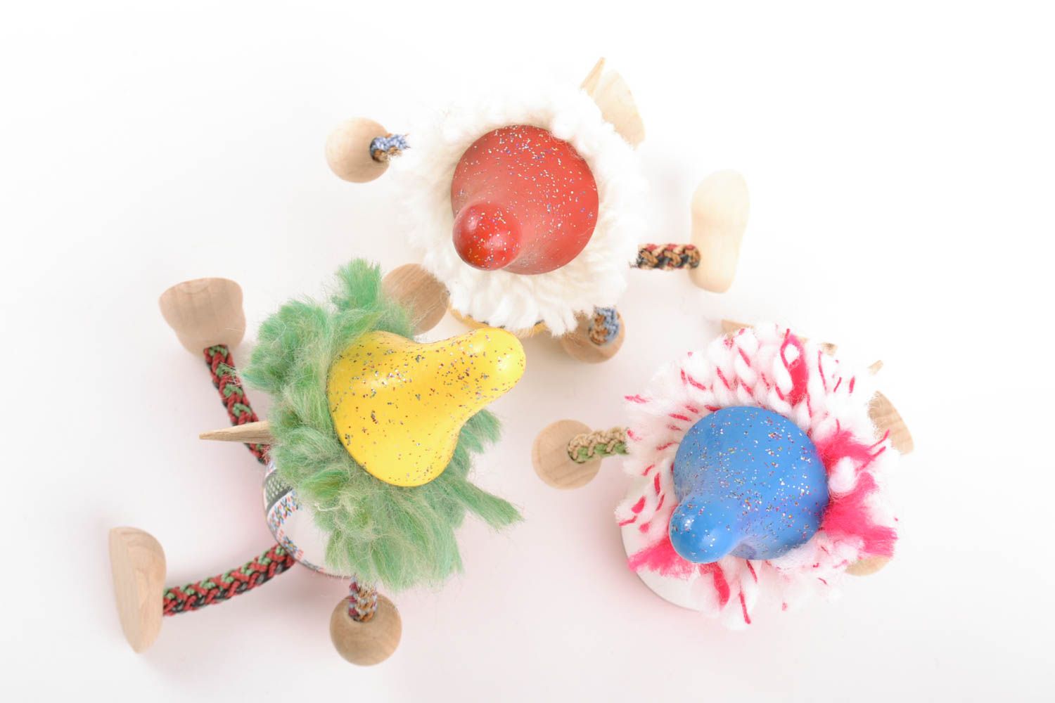Маленькие игрушки из дерева ручной работы набор 3 шт для декора дома и игр фото 4