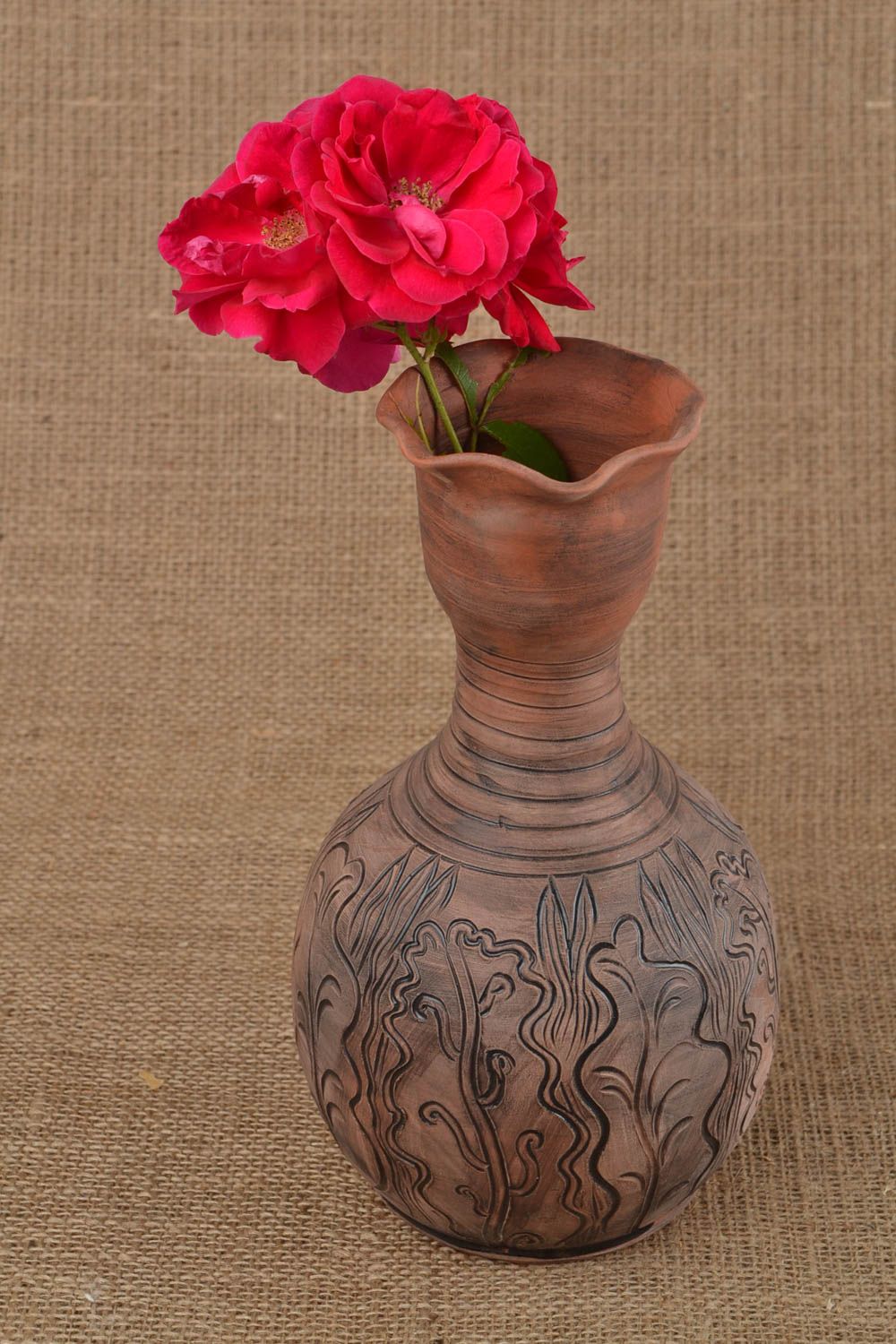 Vase pour fleurs fait main en argile marron motif floral décoratif original photo 1