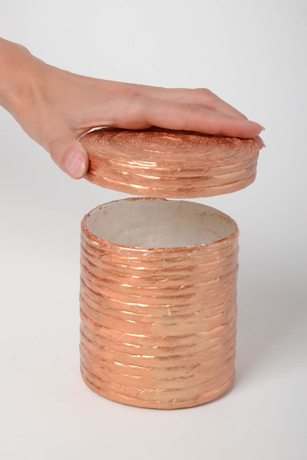 Boîte ronde décorative en tubes de papier faite main ronde peinte à l'acrylique photo 5
