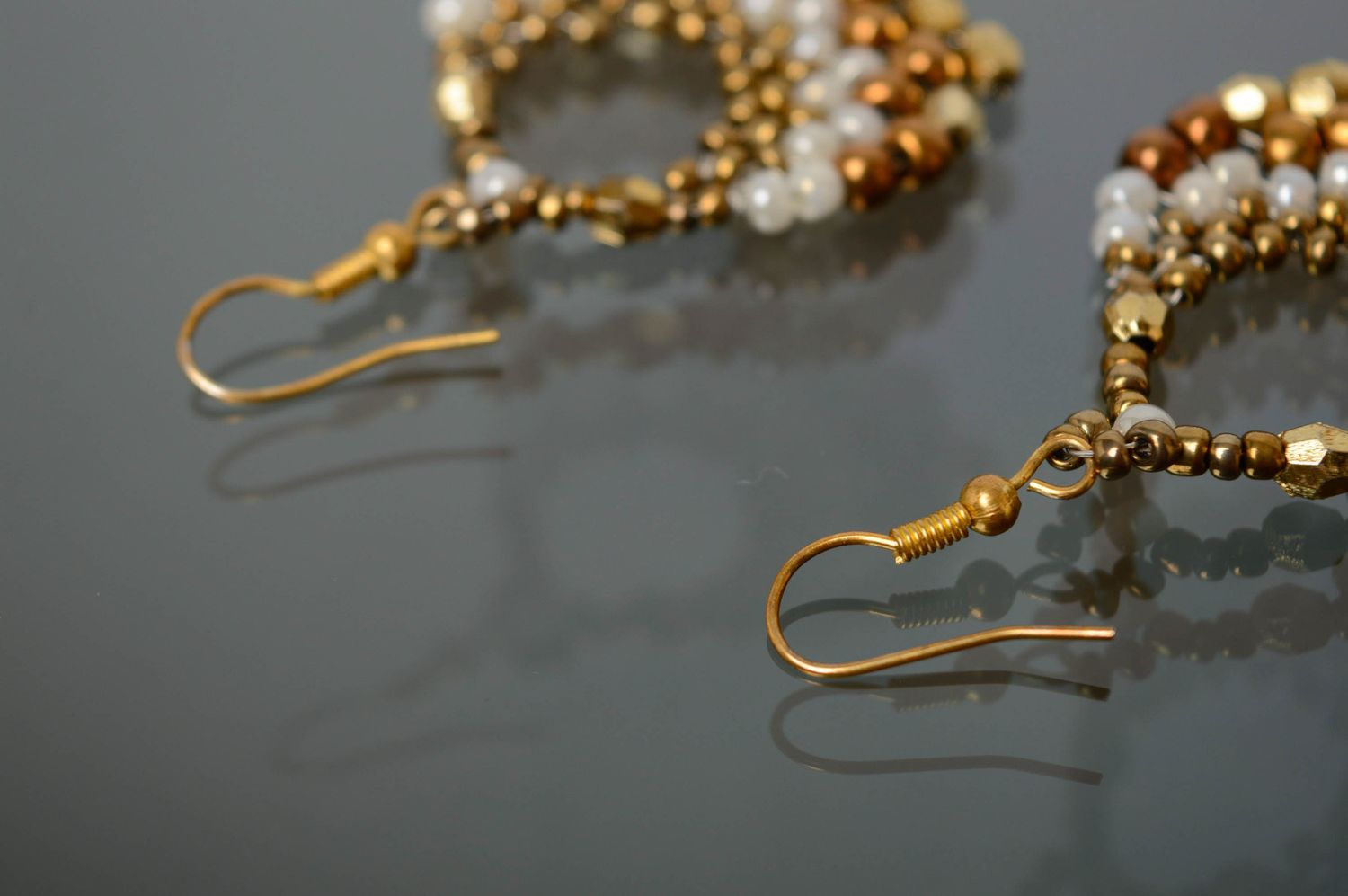 Handmade beaded earrings of white and golden colors photo 2