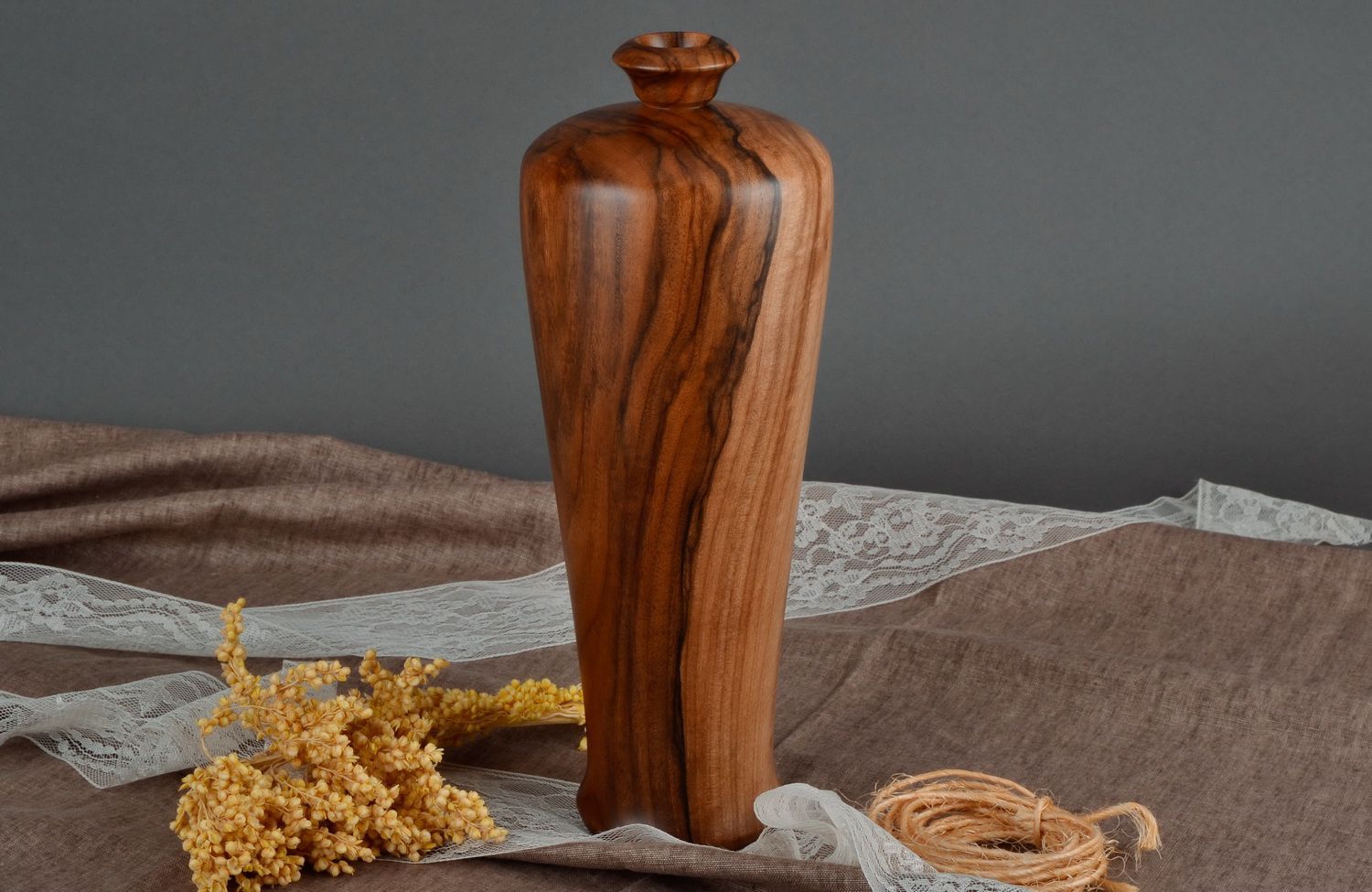Vaso decorativo de madeira maciça de nogueira foto 1