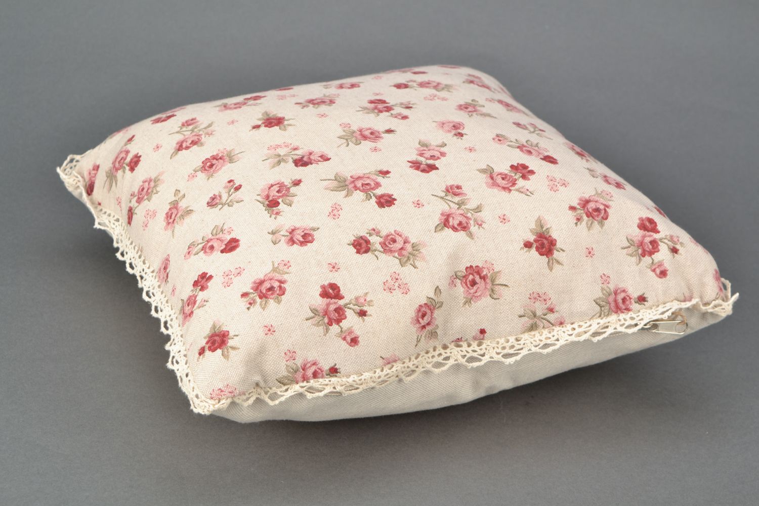 Petite taie d'oreiller motif fleurs en coton et polyamide faite main Rose rouge photo 3