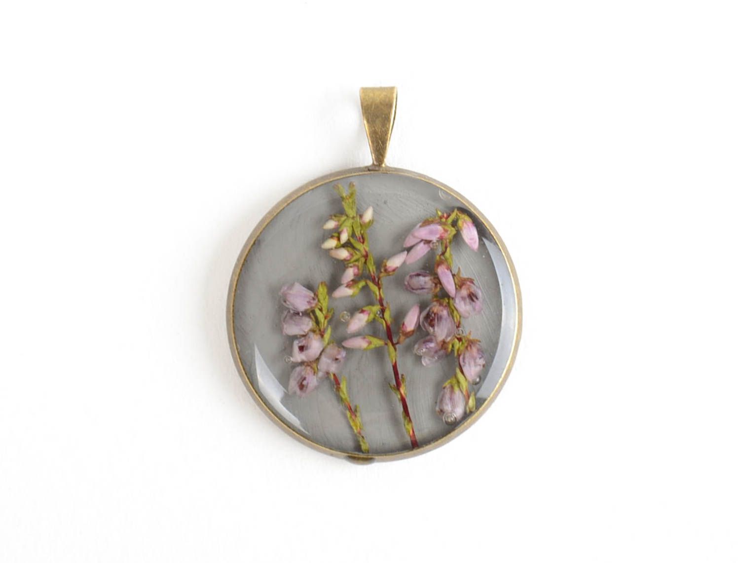 Beautiful round handmade epoxy resin neck pendant with real flowers photo 5
