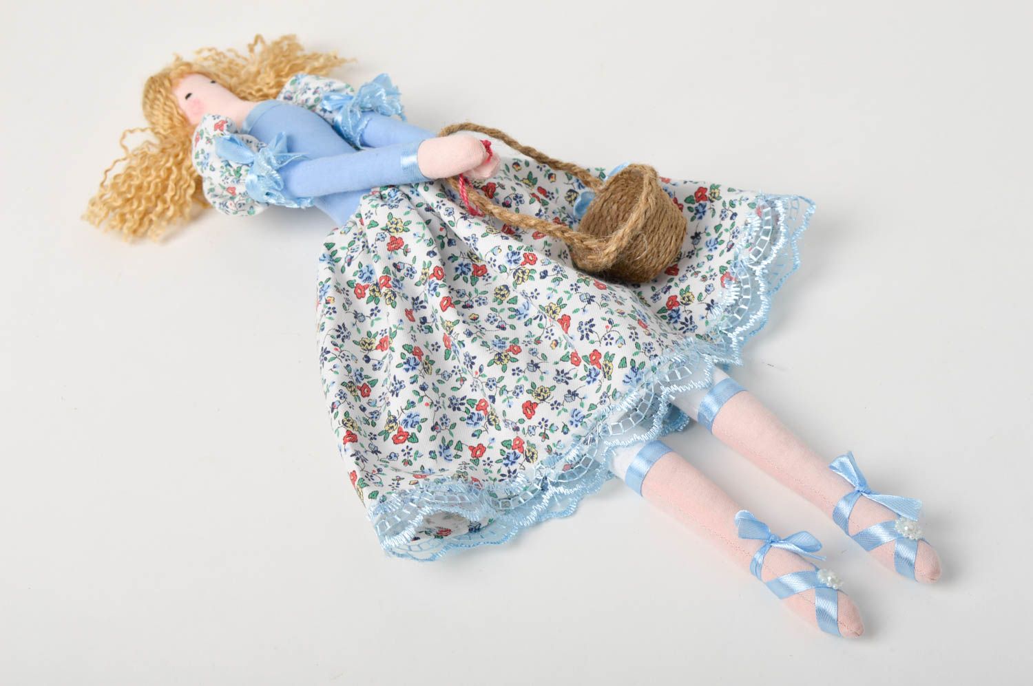 Кукла ручной работы кукла из ткани декоративная авторская кукла кудрявая фото 3