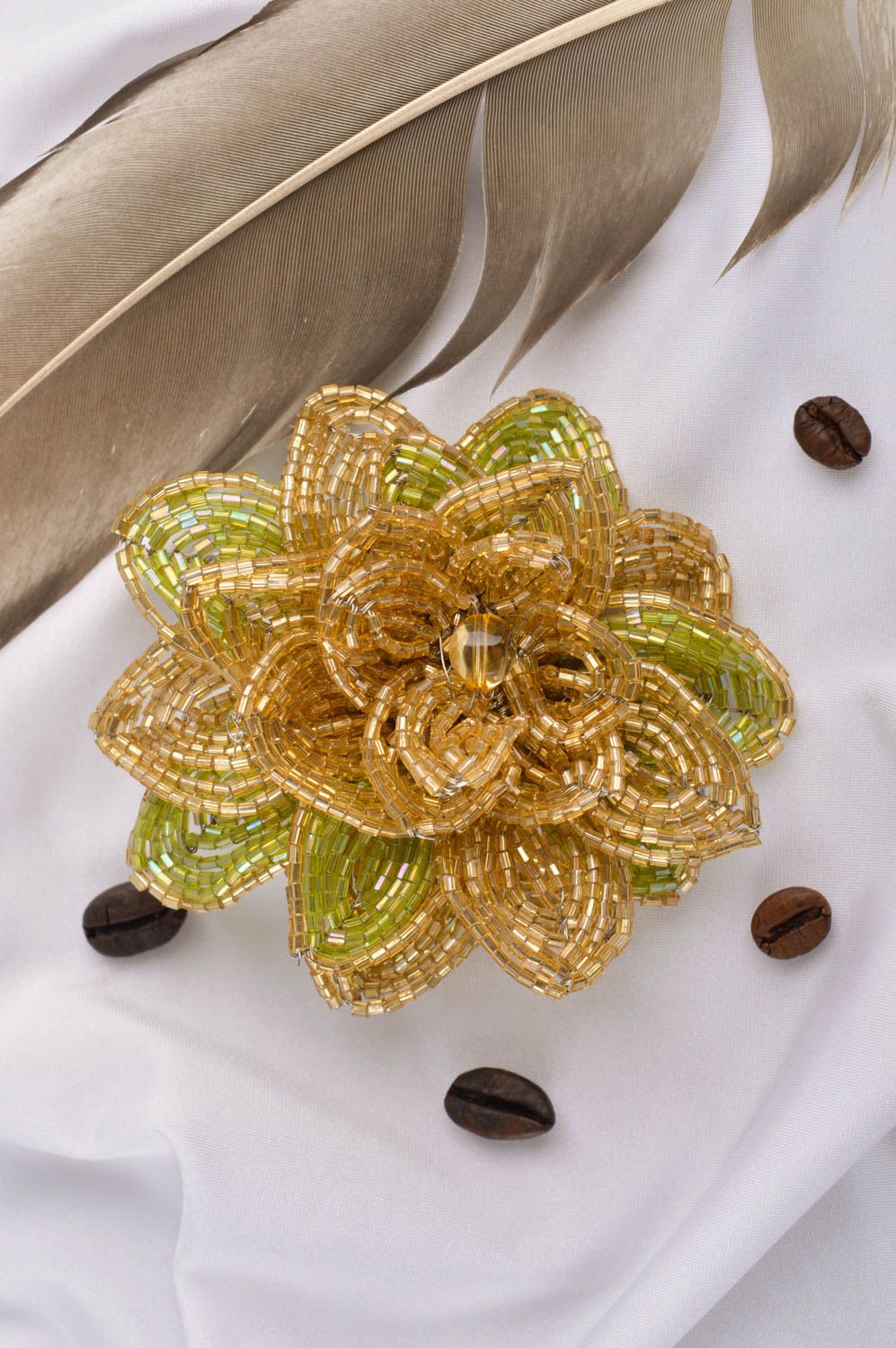Broche fleur Bijou fait main en perles de rocaille Accessoire mode Cadeau femme photo 1