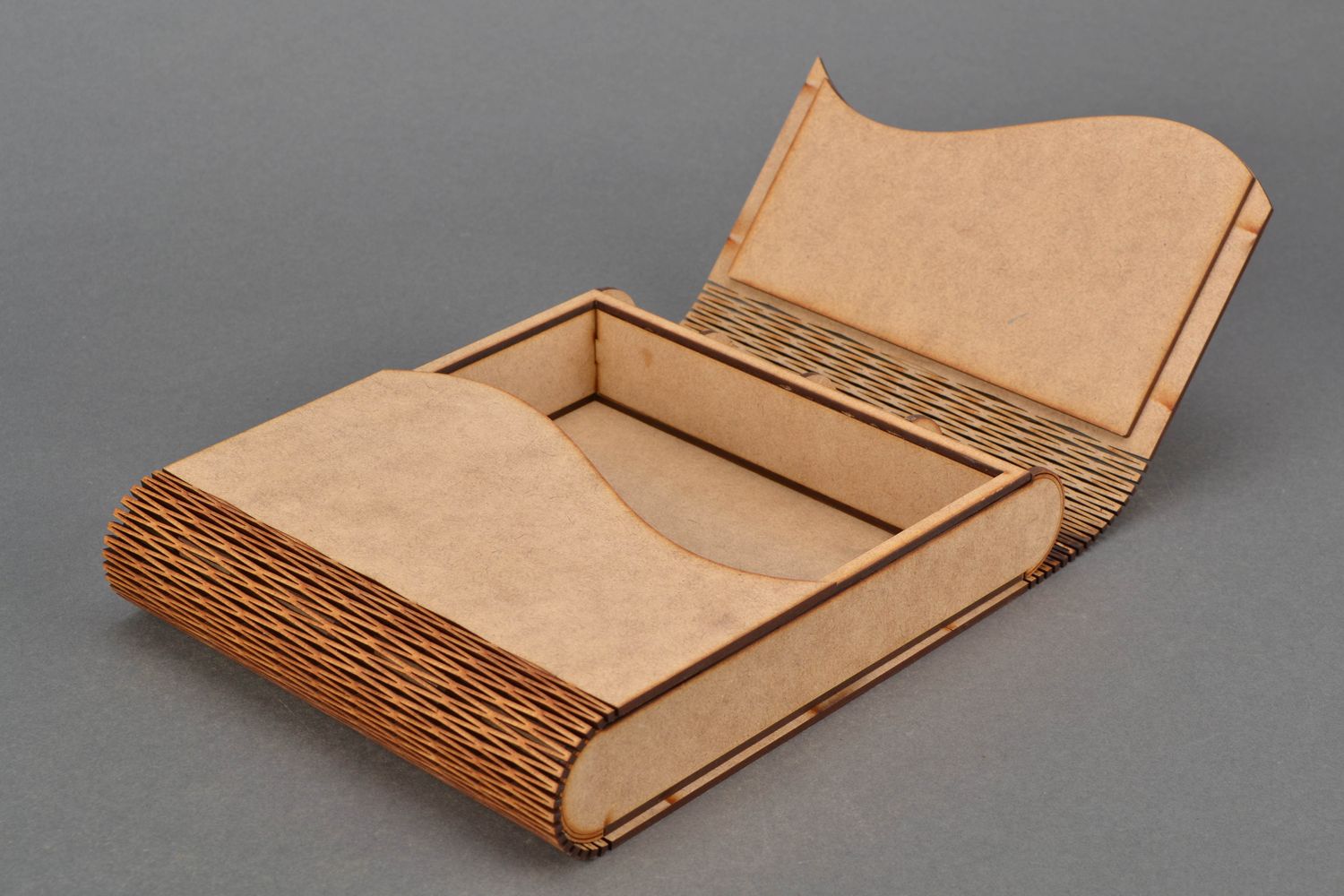 Boîte en bois brut à bijoux en forme de livre photo 3