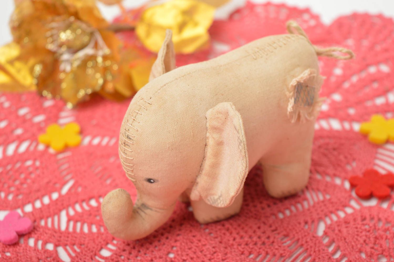 Игрушка ручной работы игрушка слон из льна расписная декоративная подвеска фото 1