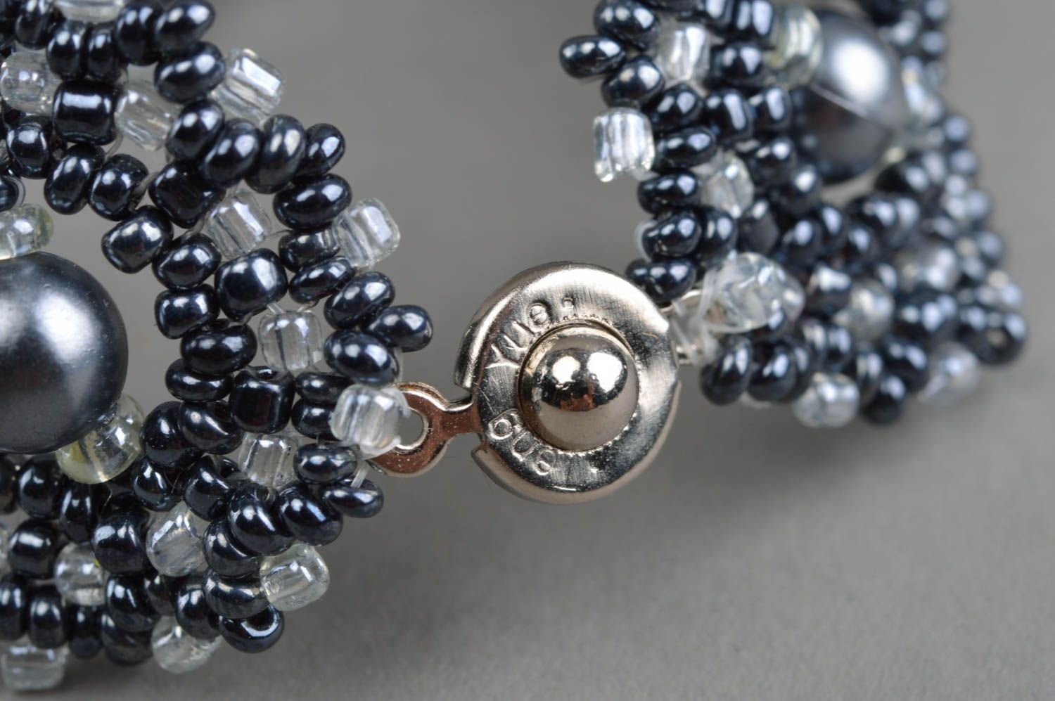 Bracelet en perles de rocaille et perles fantaisie fait main gris Anthracite photo 4