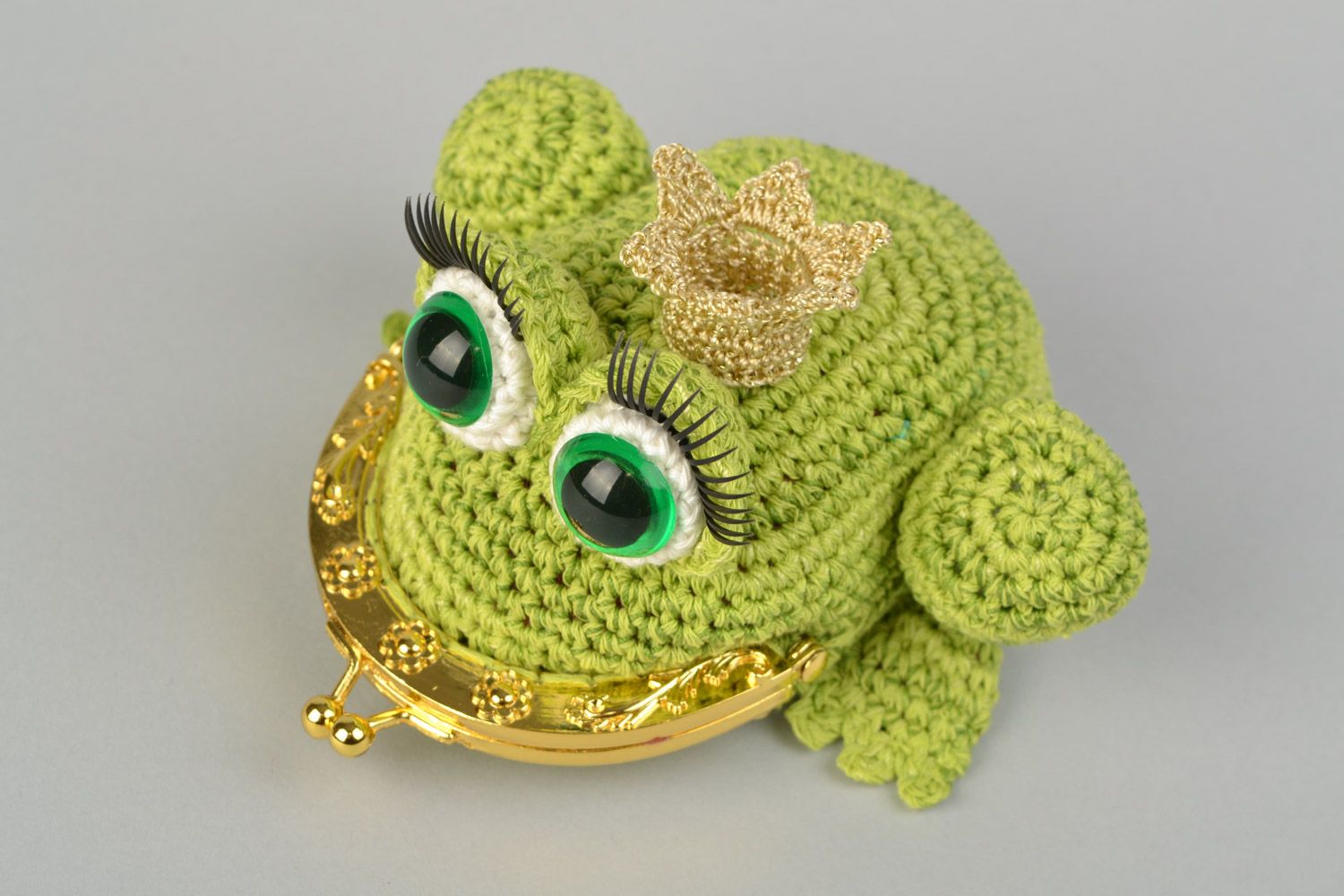 Monedero tejido a ganchillo con forma de la Ranita Reina de color verde claro infantil artesanal  foto 3