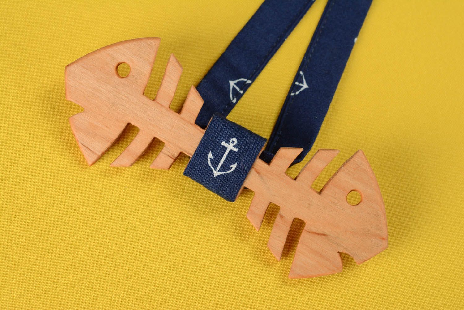 Wooden bow tie in the form of a fish skeleton photo 3
