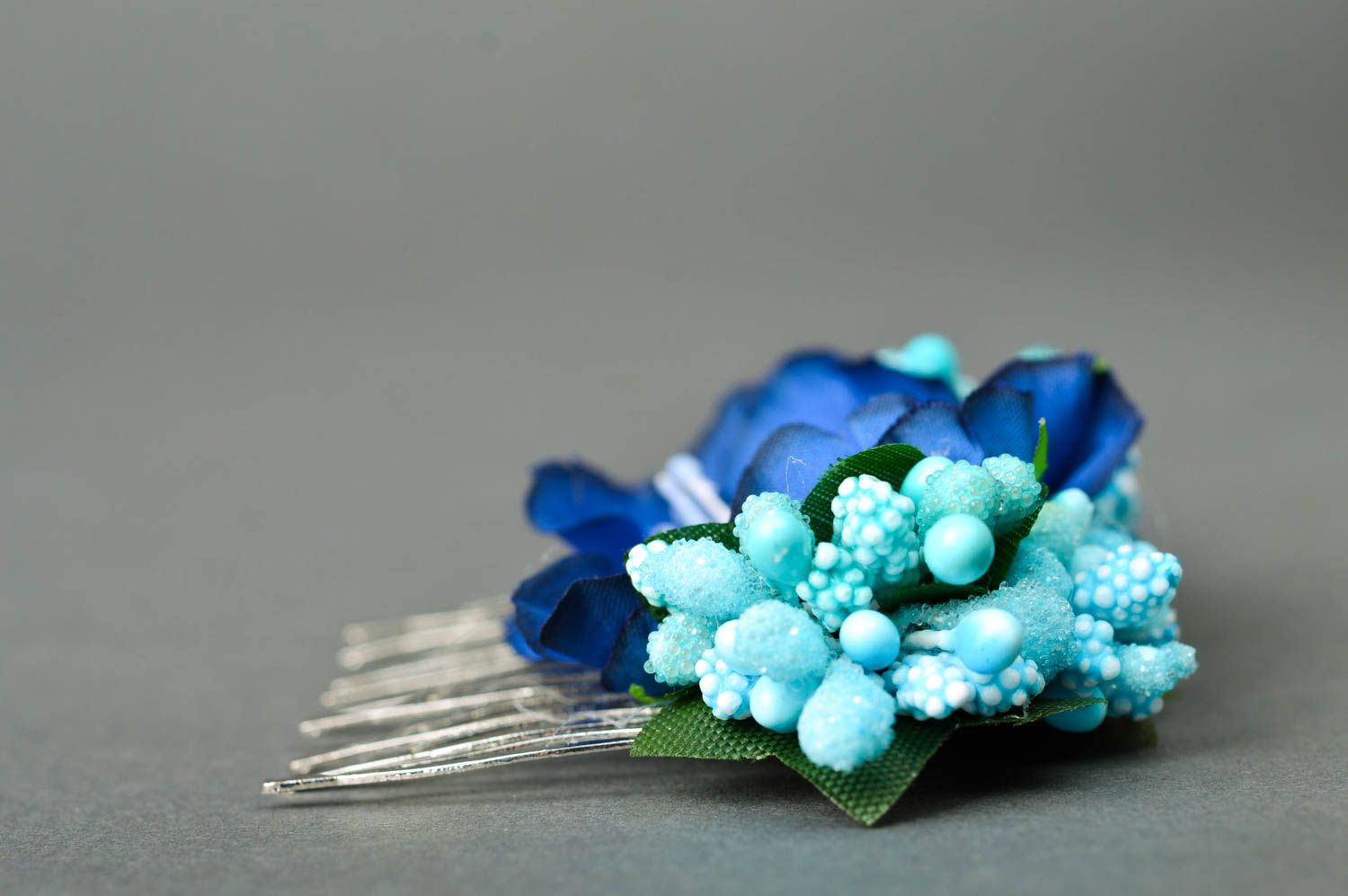 Blauer Haarkamm mit Blumen Schmuck handgemacht zartes Accessoire für Haare  foto 4