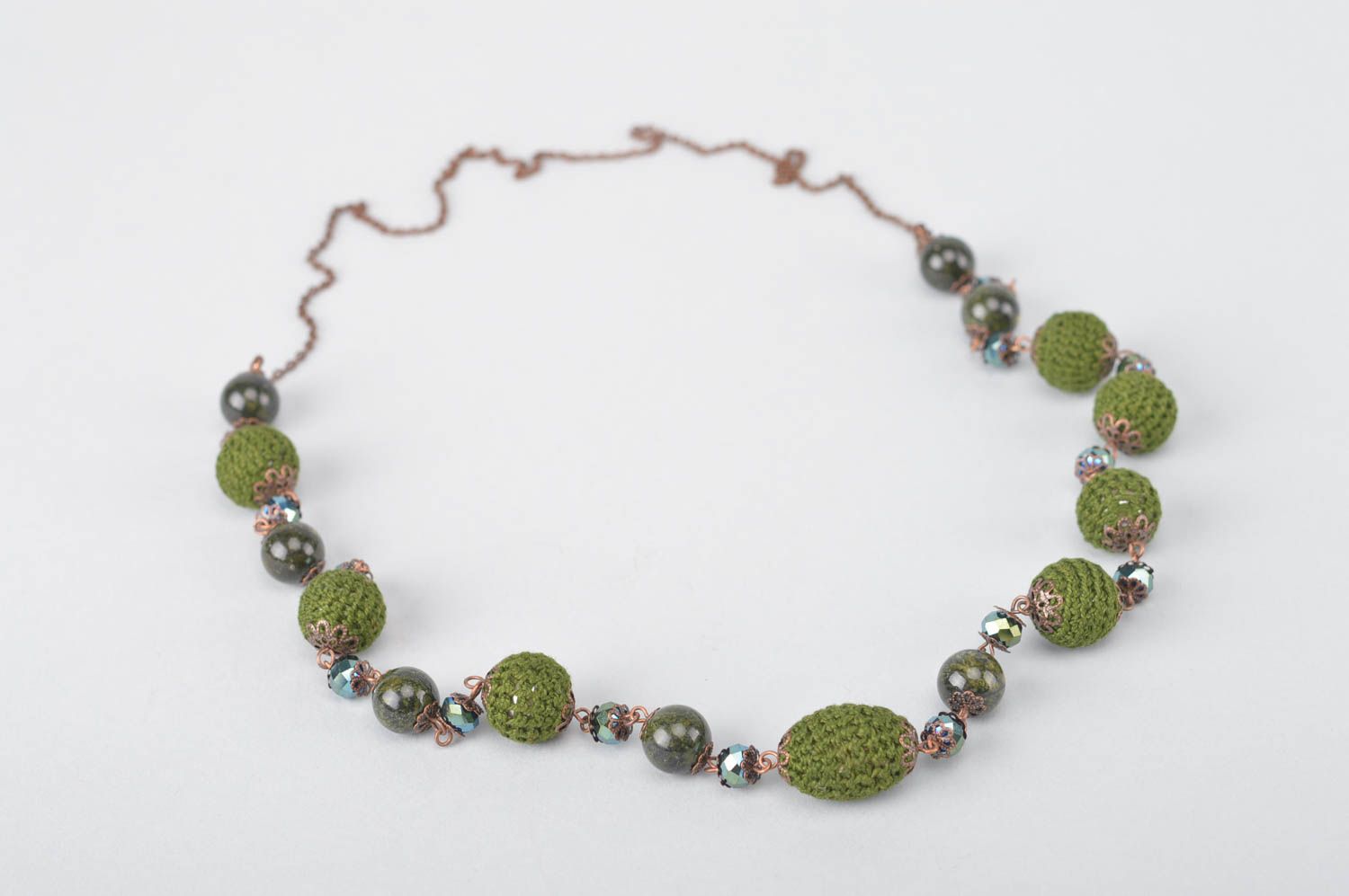 Collier vert foncé Bijou fait main fils de coton cristaux perles Cadeau femme photo 2