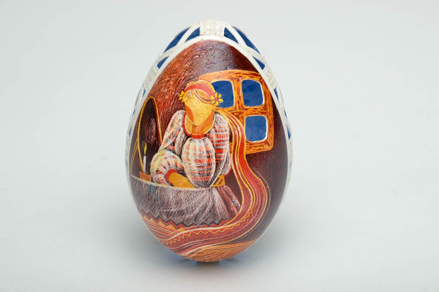 Пасхальное яйцо ручной работы с росписью и перфорацией фото 2