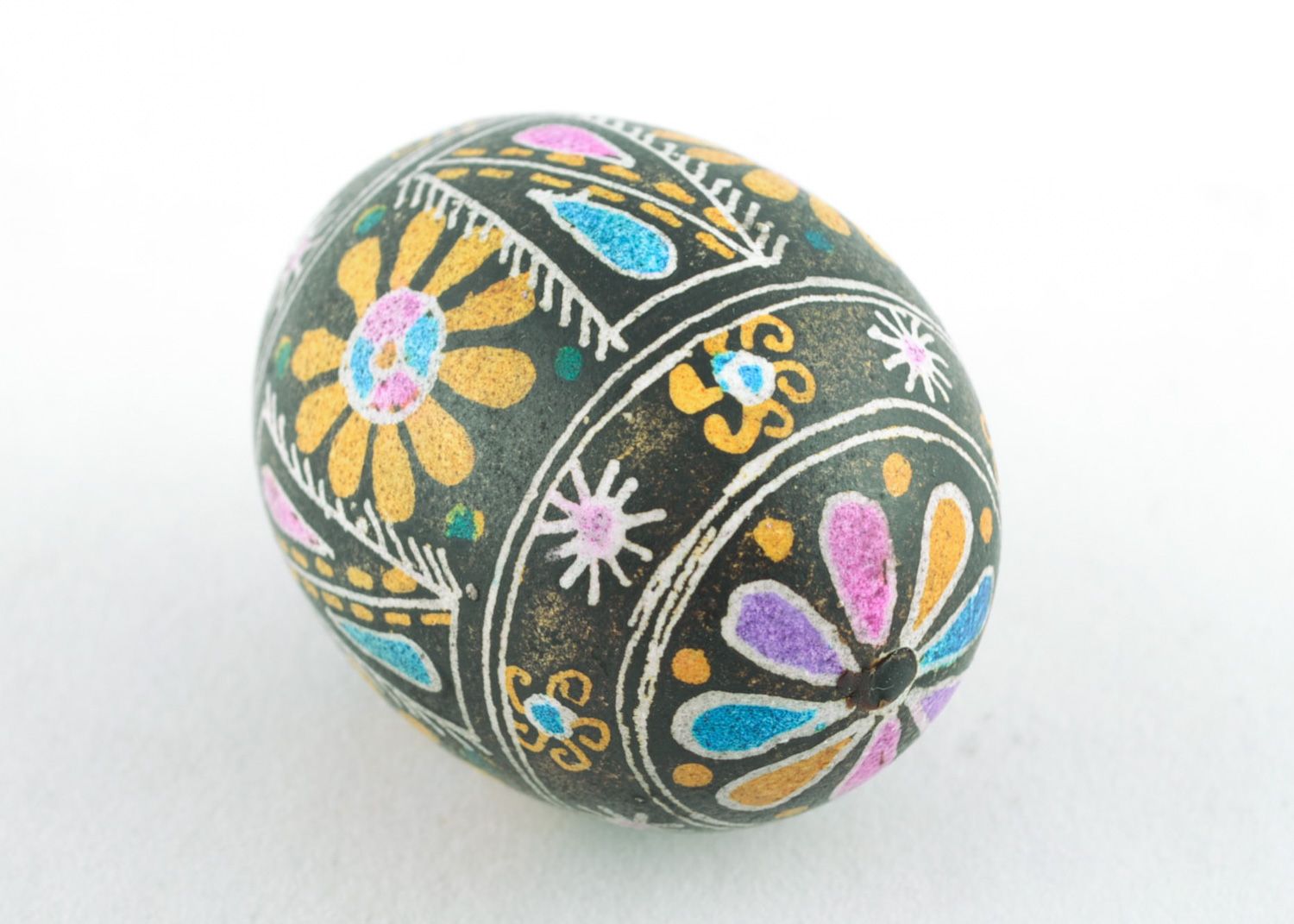Huevo de Pascua pintado a mano con cera  foto 4