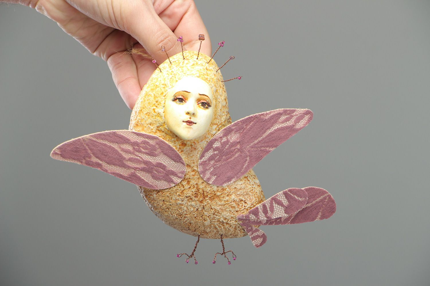 Handgemachter bemalter Deko Anhänger Vogel Sirin aus Pappmache für Geschenk  foto 4