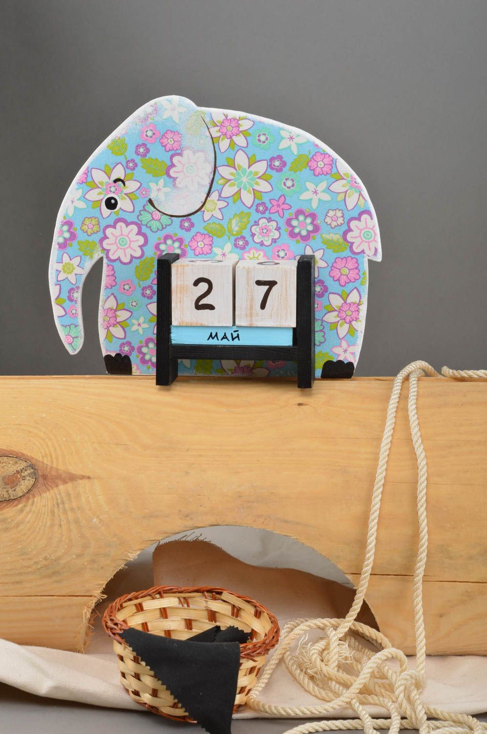 Calendario de mesa hecho a mano diseño de interior regalo para niño elefante foto 1