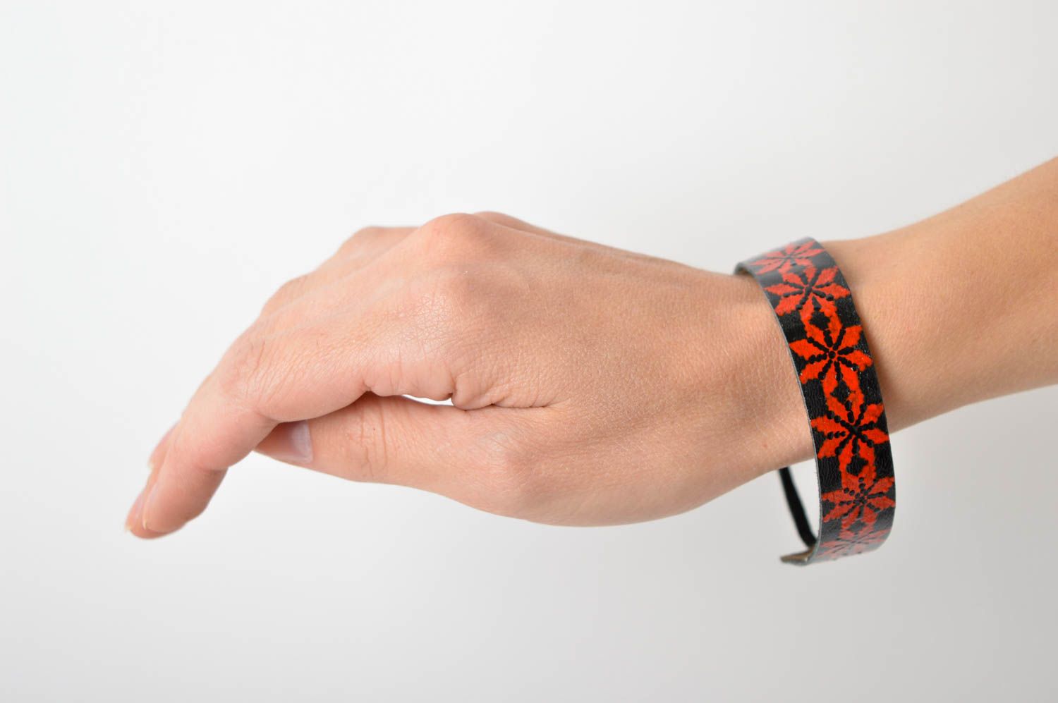 Кожаный браслет ручная работа браслет на руку украшение из кожи с орнаментом фото 5