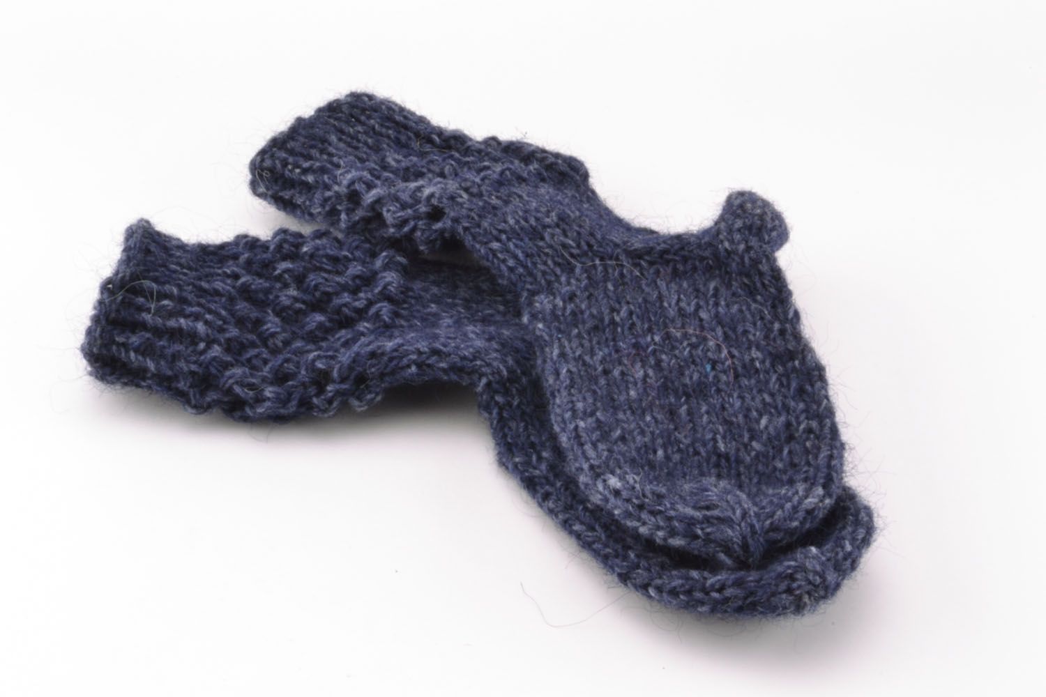 Chaussettes tricotées bleues en laine naturelle photo 3
