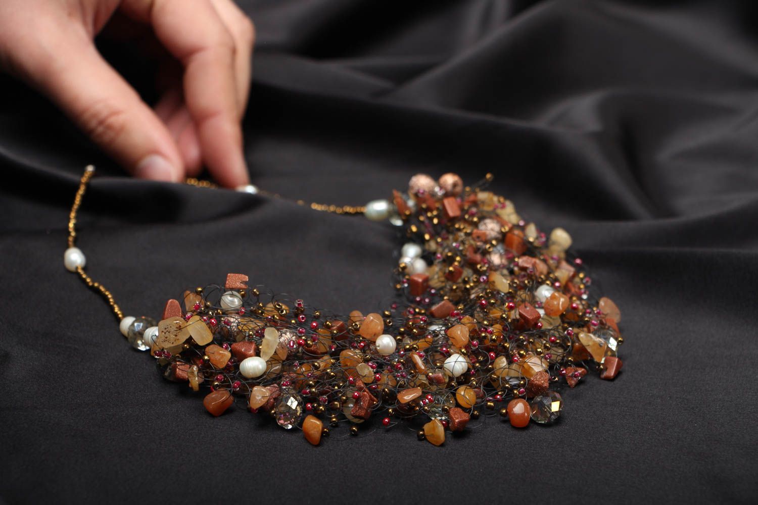 Beaded necklace with amber photo 3