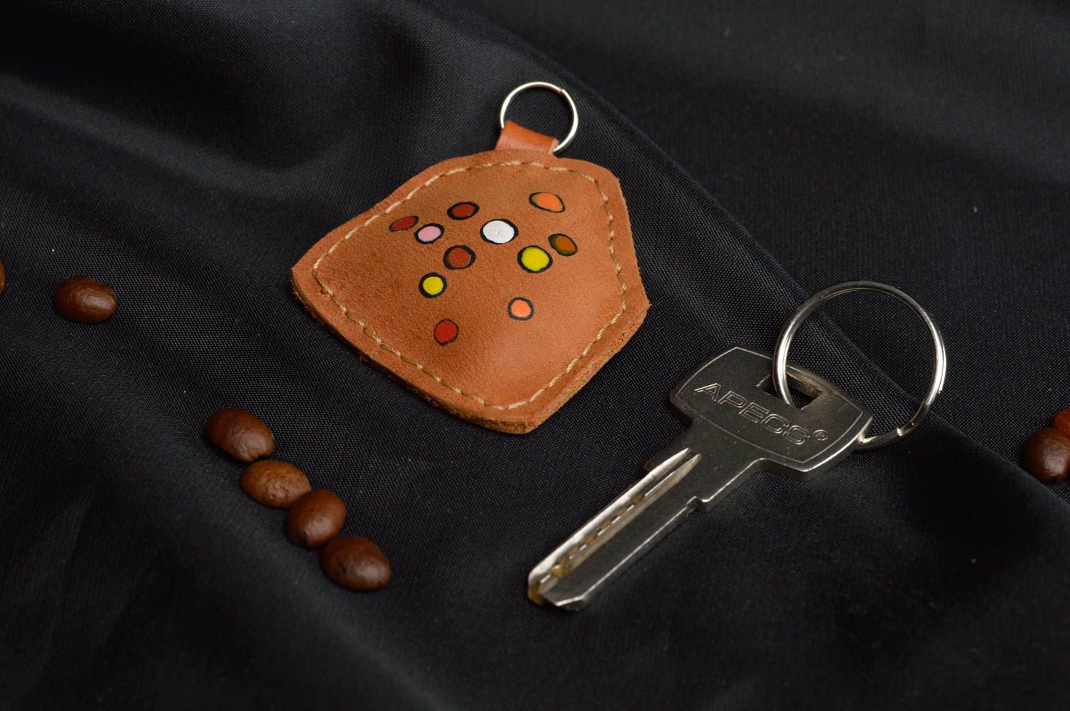 Porte-clés en vrai cuir fait main marron original maisonnette décoration photo 1
