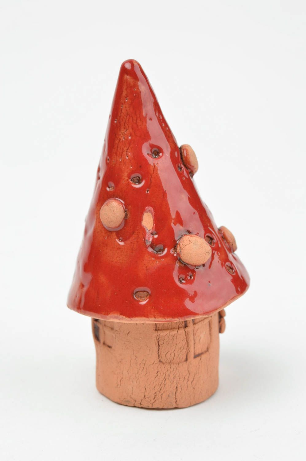 Яркая керамическая статуэтка в виде домика гриба ручной работы для декора дома фото 3