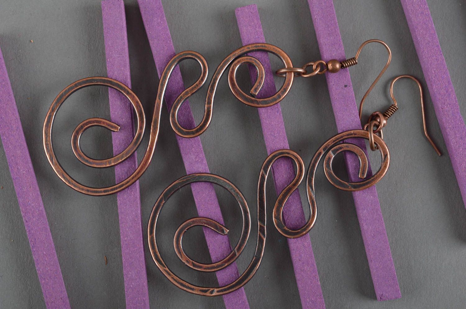 Pendientes de cobre hechos a mano accesorio para mujer bisutería moderna foto 1