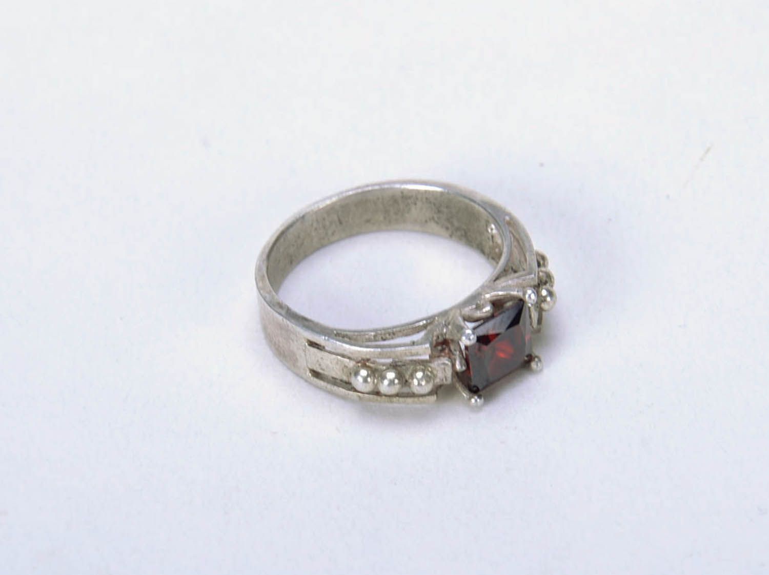 Нарядное серебряное кольцо фото 4