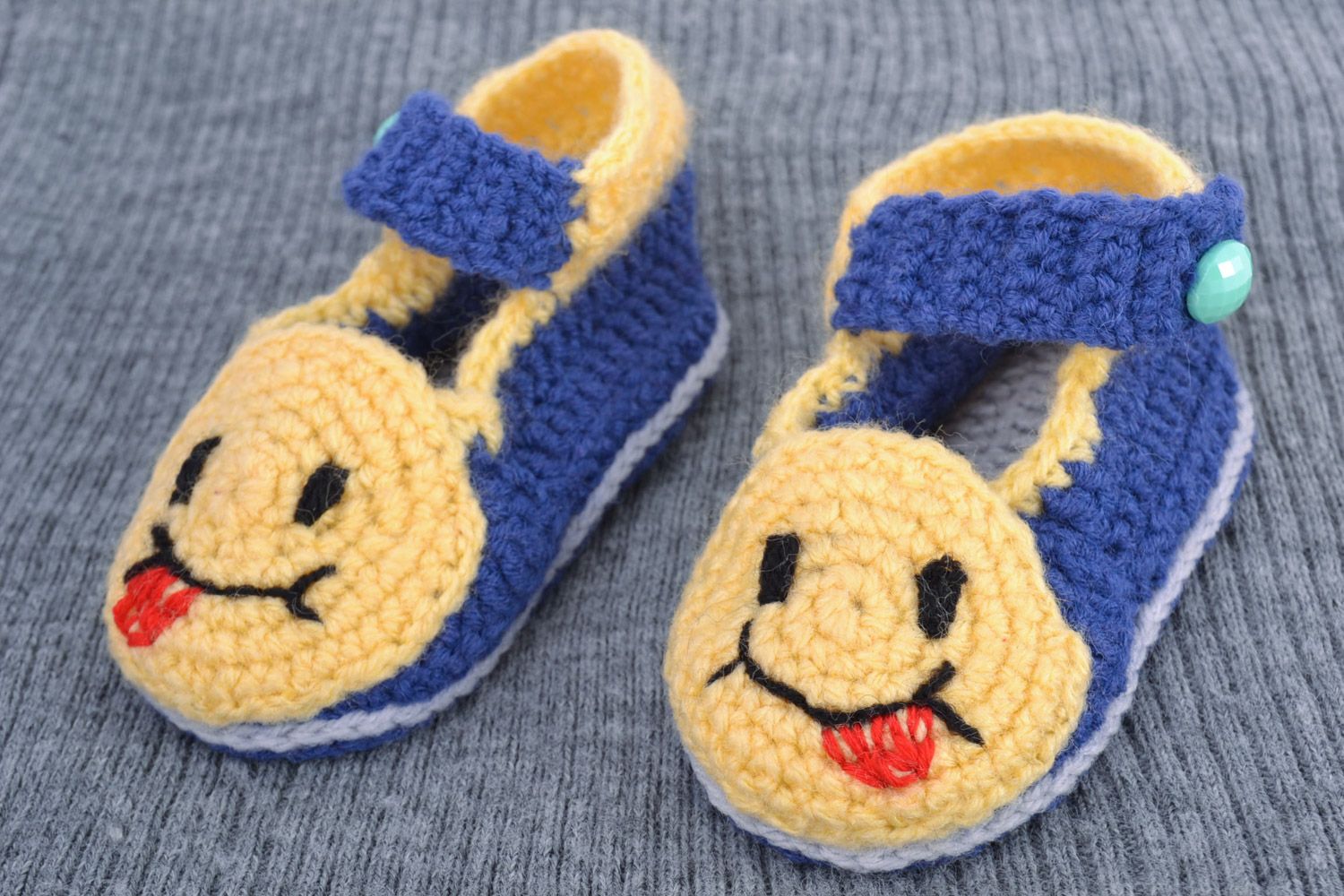 Синие вязаные туфельки из хлопка и шерсти крючком ручной работы смешные и теплые фото 1