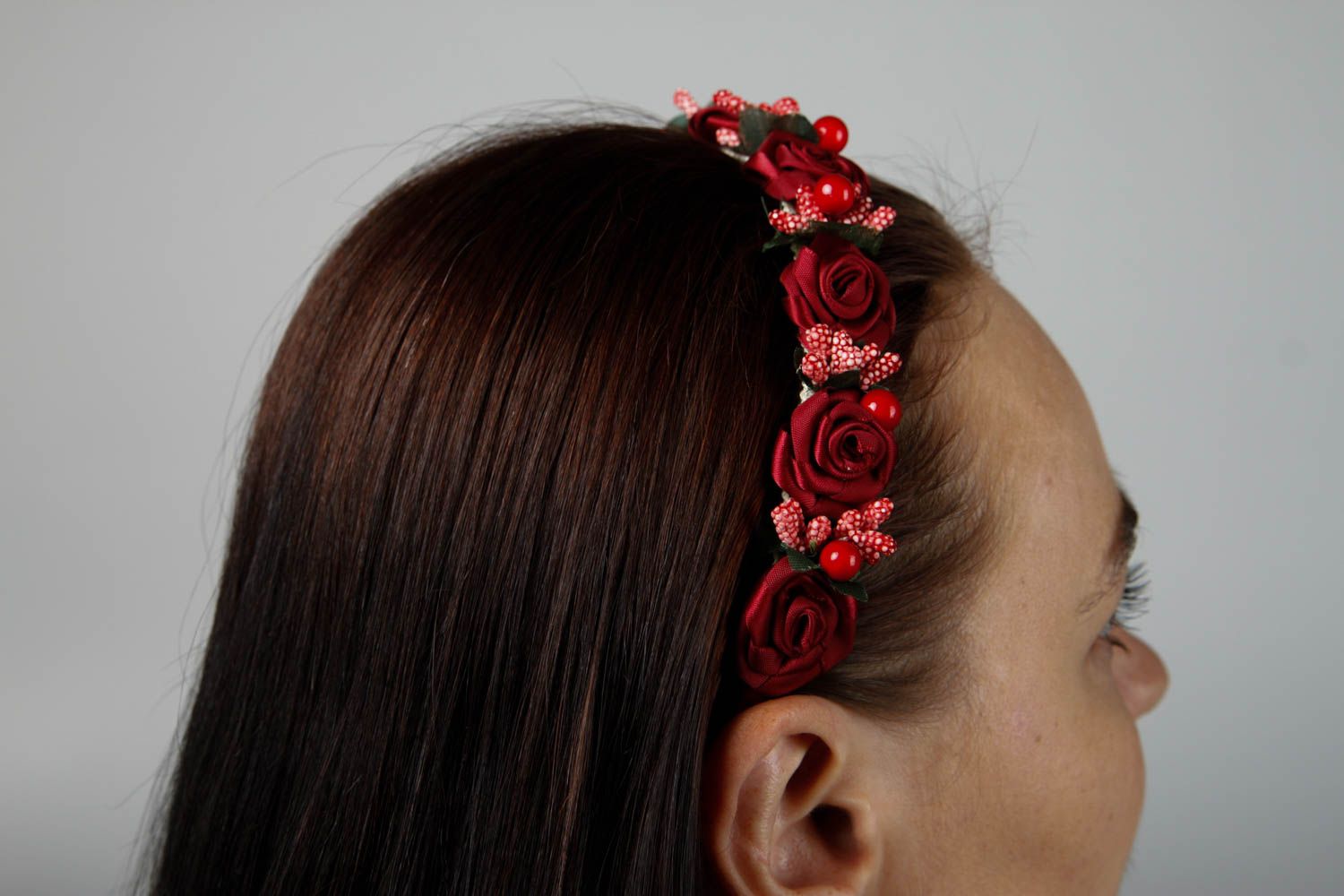 Serre-tête fleurs fait main Bijoux de tete Accessoire cheveux satin rouge Roses photo 2