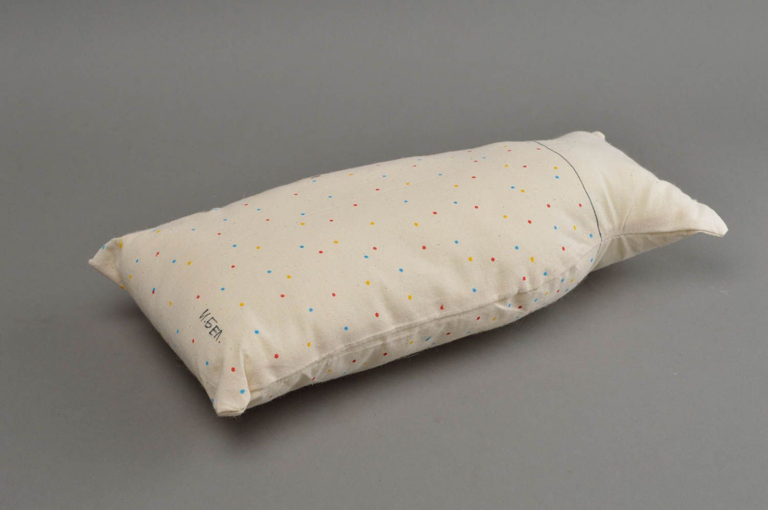 Хлопчатобумажная подушка в виде кота расписная белая красивая хэнд мэйд фото 3