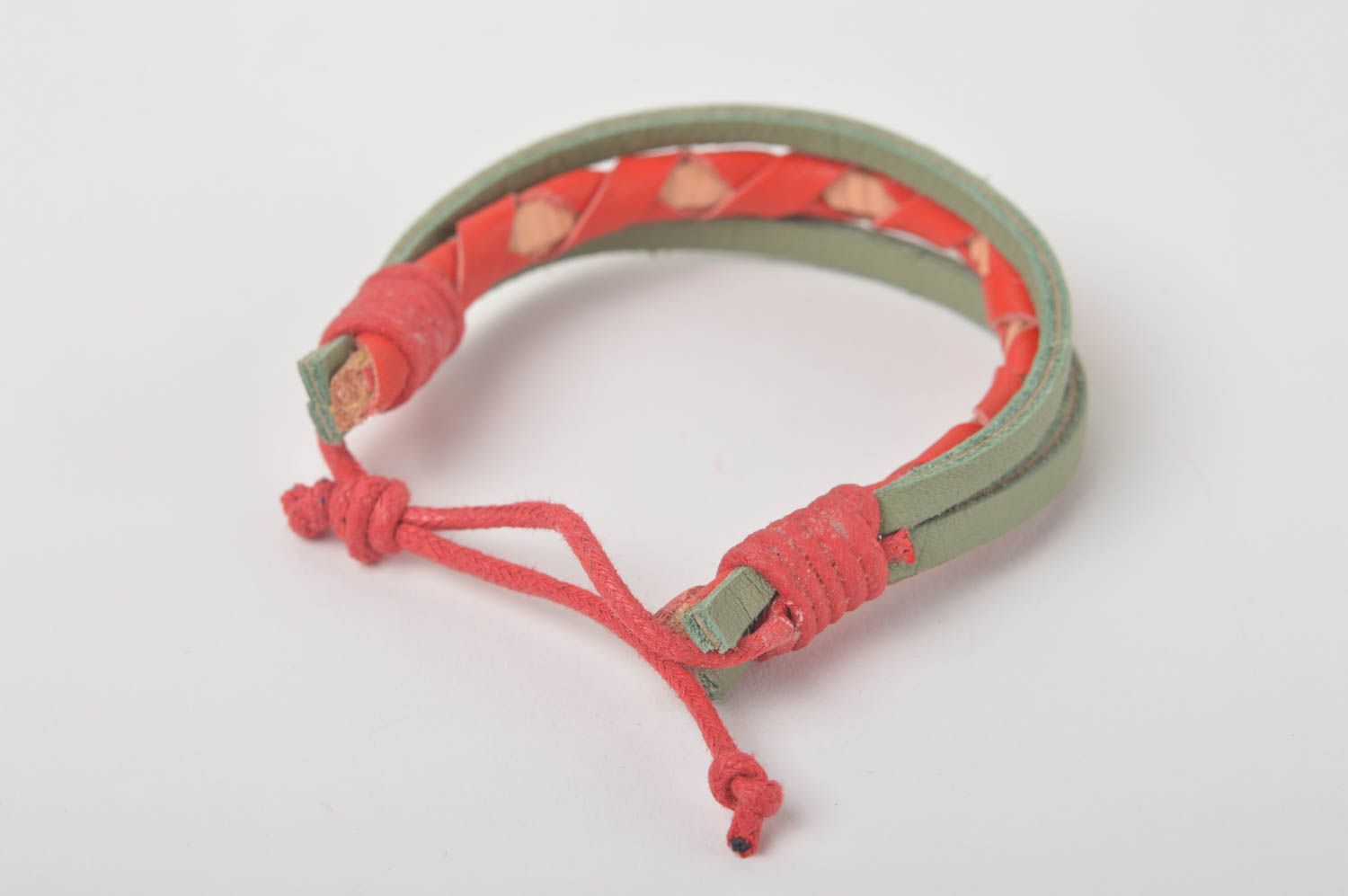 Bracelet en cuir Bijou fait main tressé vert-rouge à nouer Cadeau pour femme photo 4