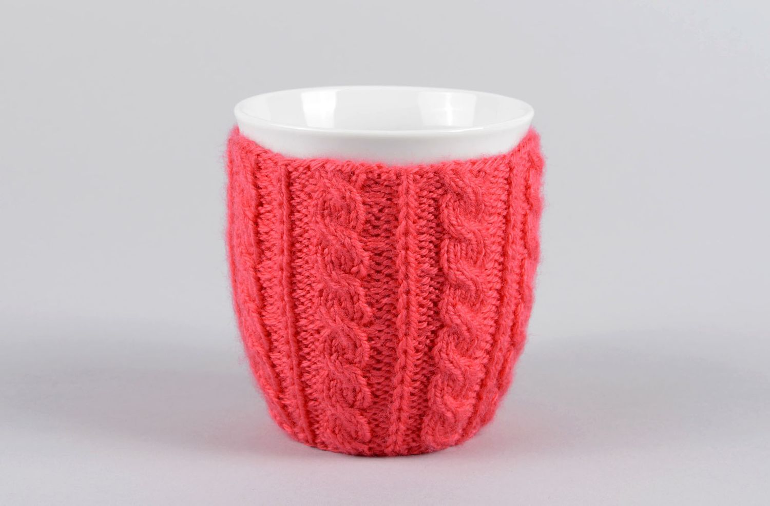 Ceramic cup in white color with re knitter cover 8 oz, 0,67 lb photo 2