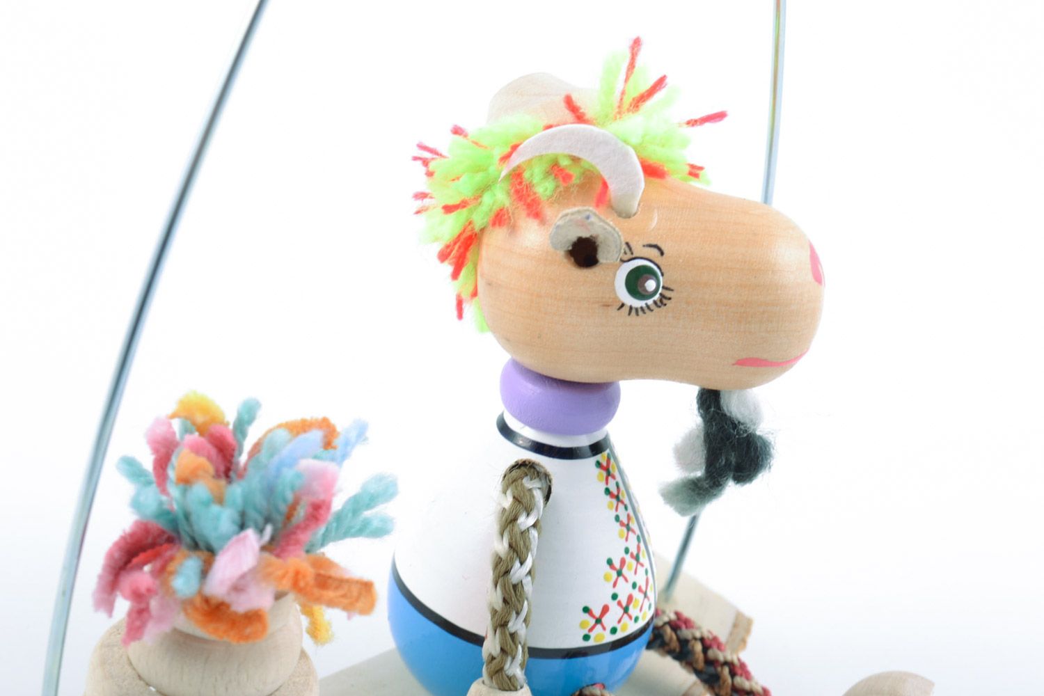 Деревянная игрушка для декора детской подвесная козлик на лавке ручная работа фото 5