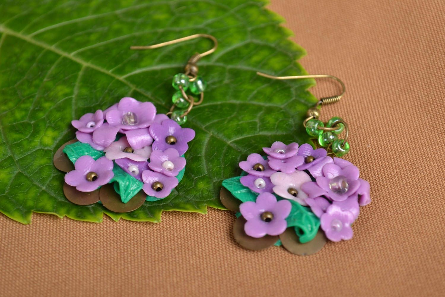 Фиолетовые серьги цветы ручной работы из полимерной глины для истинных модниц фото 1