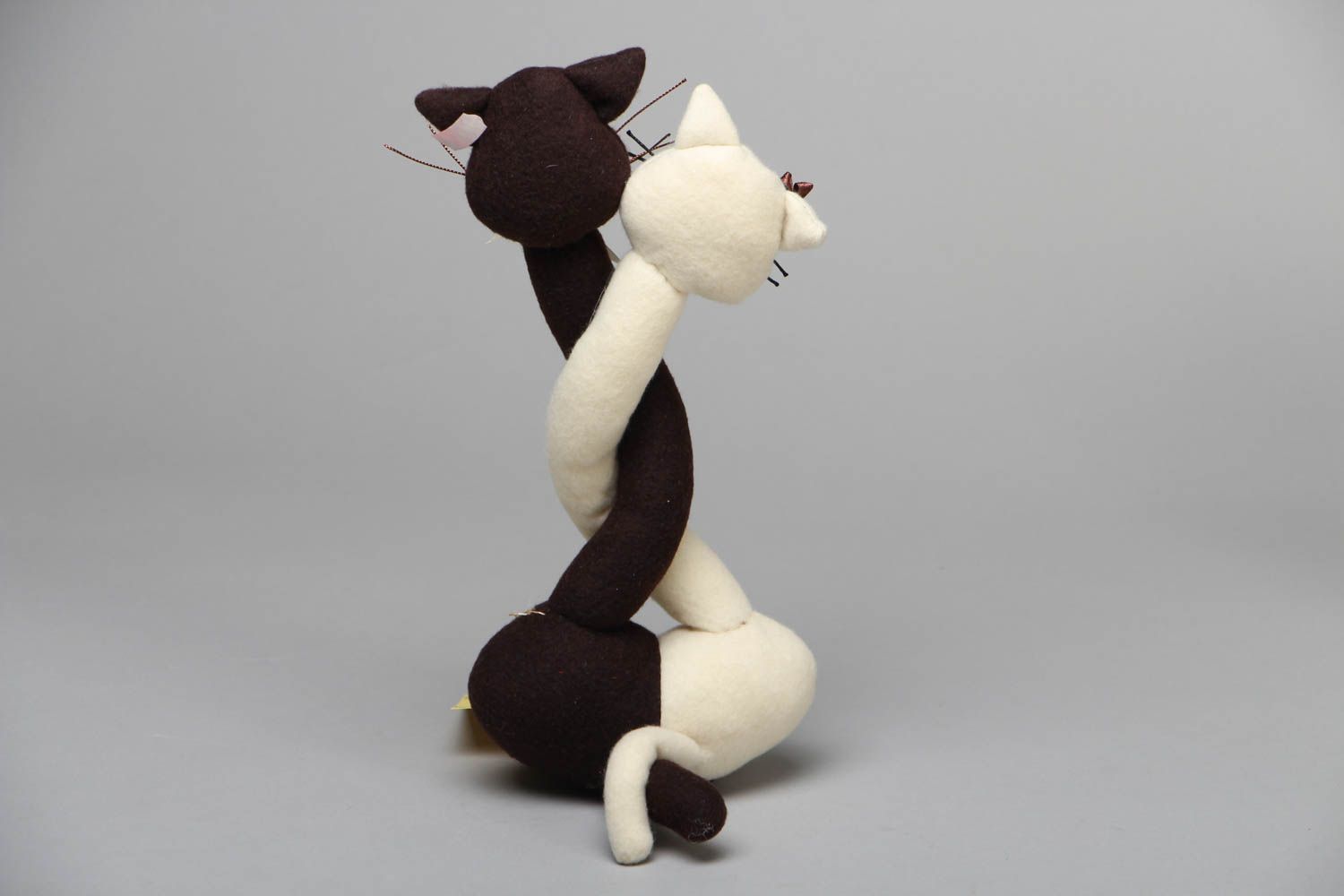 Оригинальная авторская игрушка из флиса Влюбленные коты фото 3