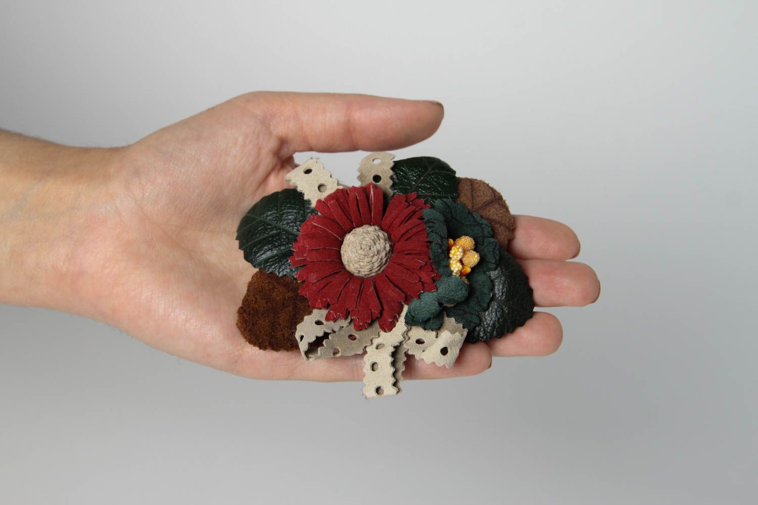 Broche en cuir Bijou fait main design mignonne fleur originale Accessoire femme photo 2
