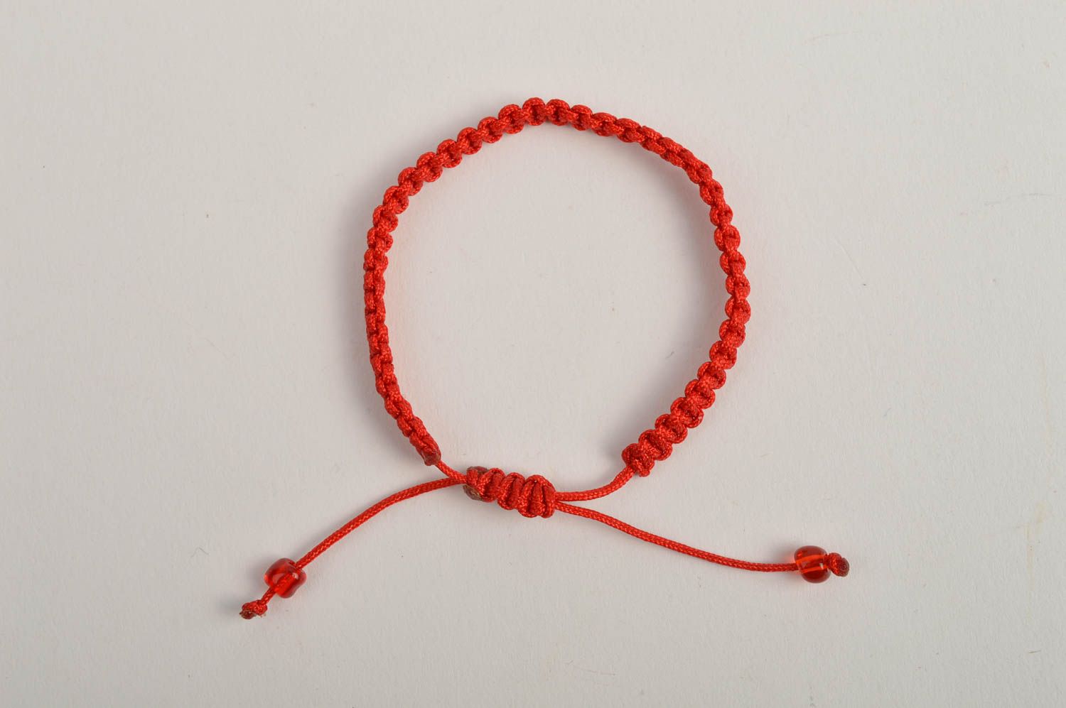 Браслет ручной работы браслет для детей красный браслет из шнурков на завязках фото 3